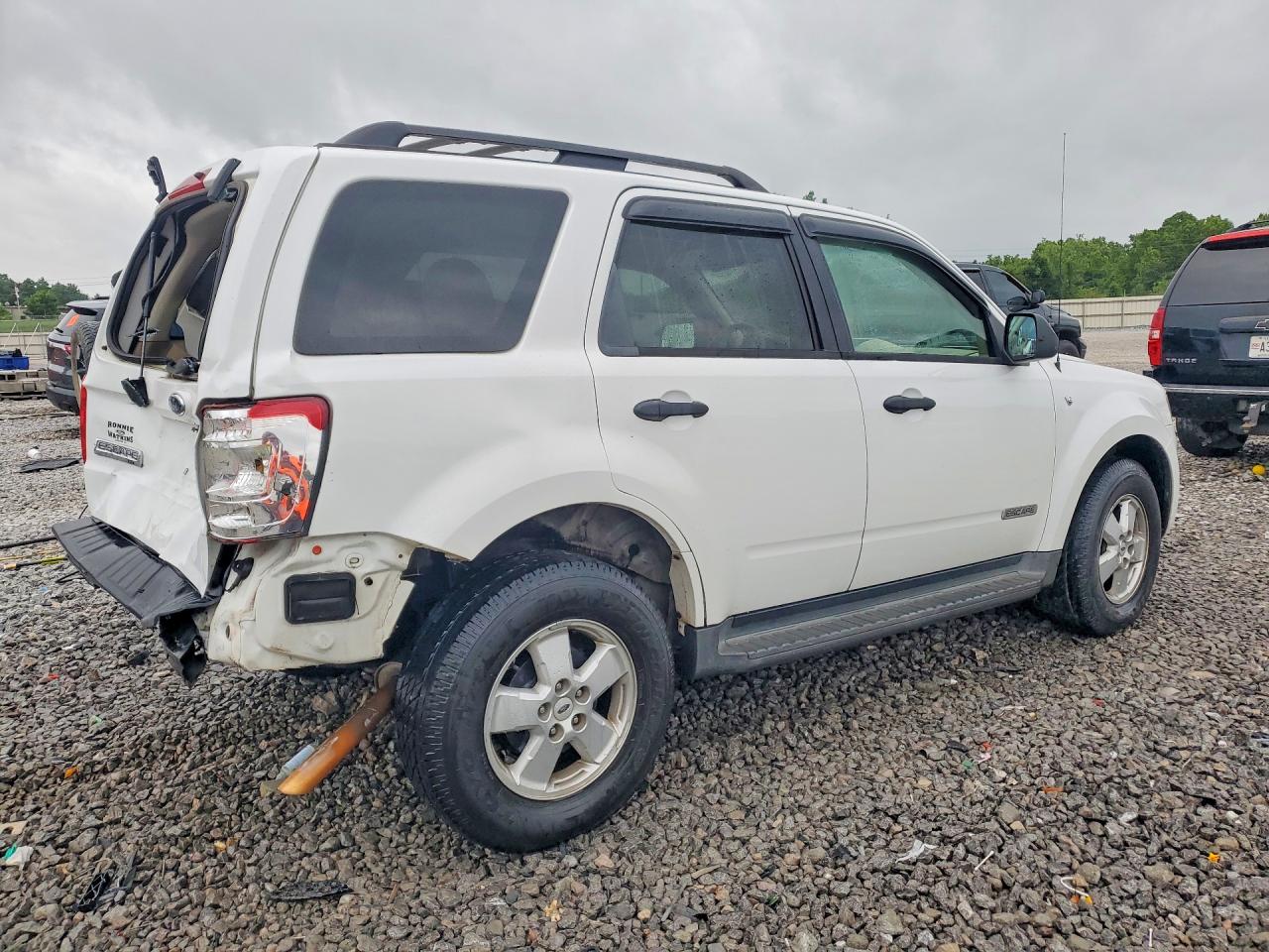 2008 Ford Escape Xlt White vin: 1FMCU03128KE50623