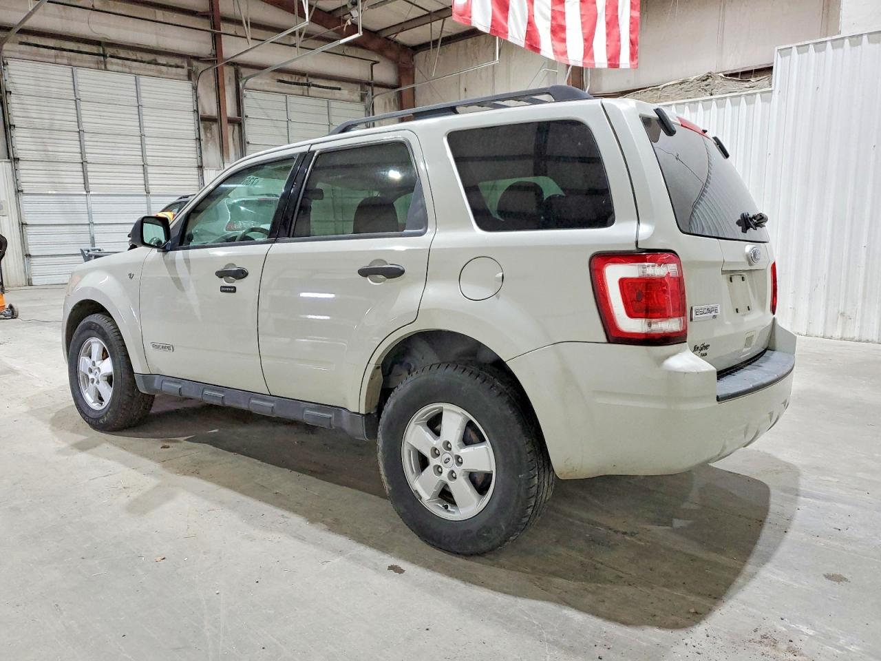 2008 Ford Escape Xlt White vin: 1FMCU03128KE62044