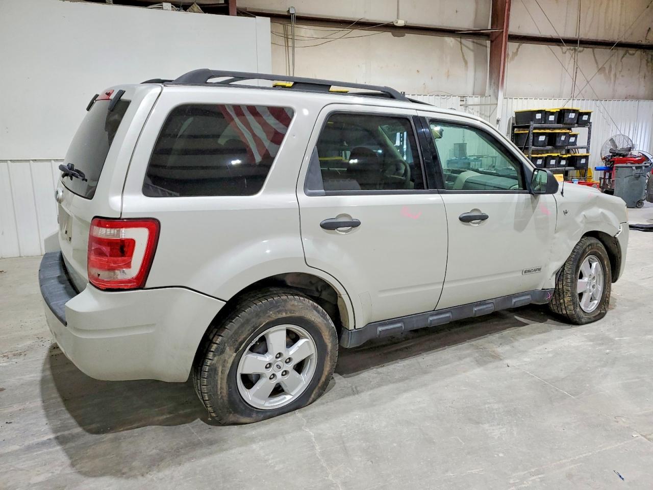 2008 Ford Escape Xlt White vin: 1FMCU03128KE62044