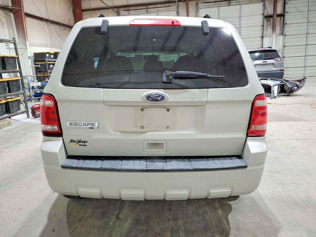2008 Ford Escape Xlt White vin: 1FMCU03128KE62044