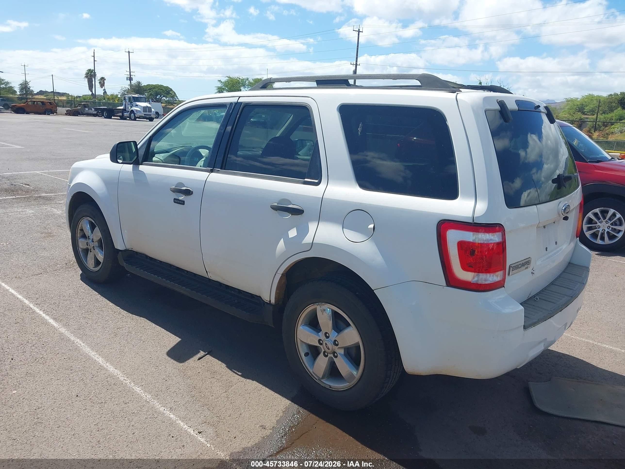 2008 Ford Escape Xlt White vin: 1FMCU03138KA76412