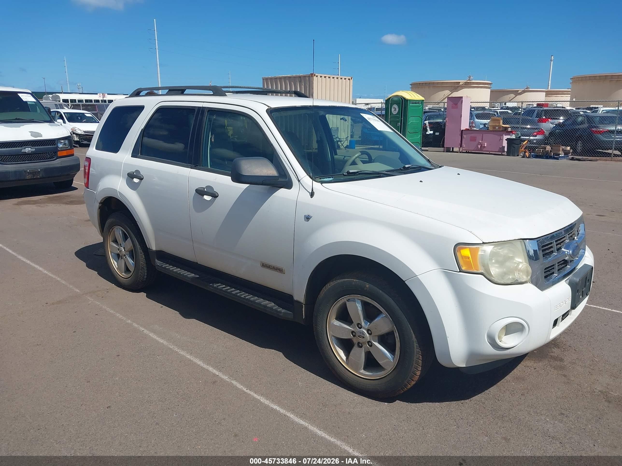2008 Ford Escape Xlt White vin: 1FMCU03138KA76412