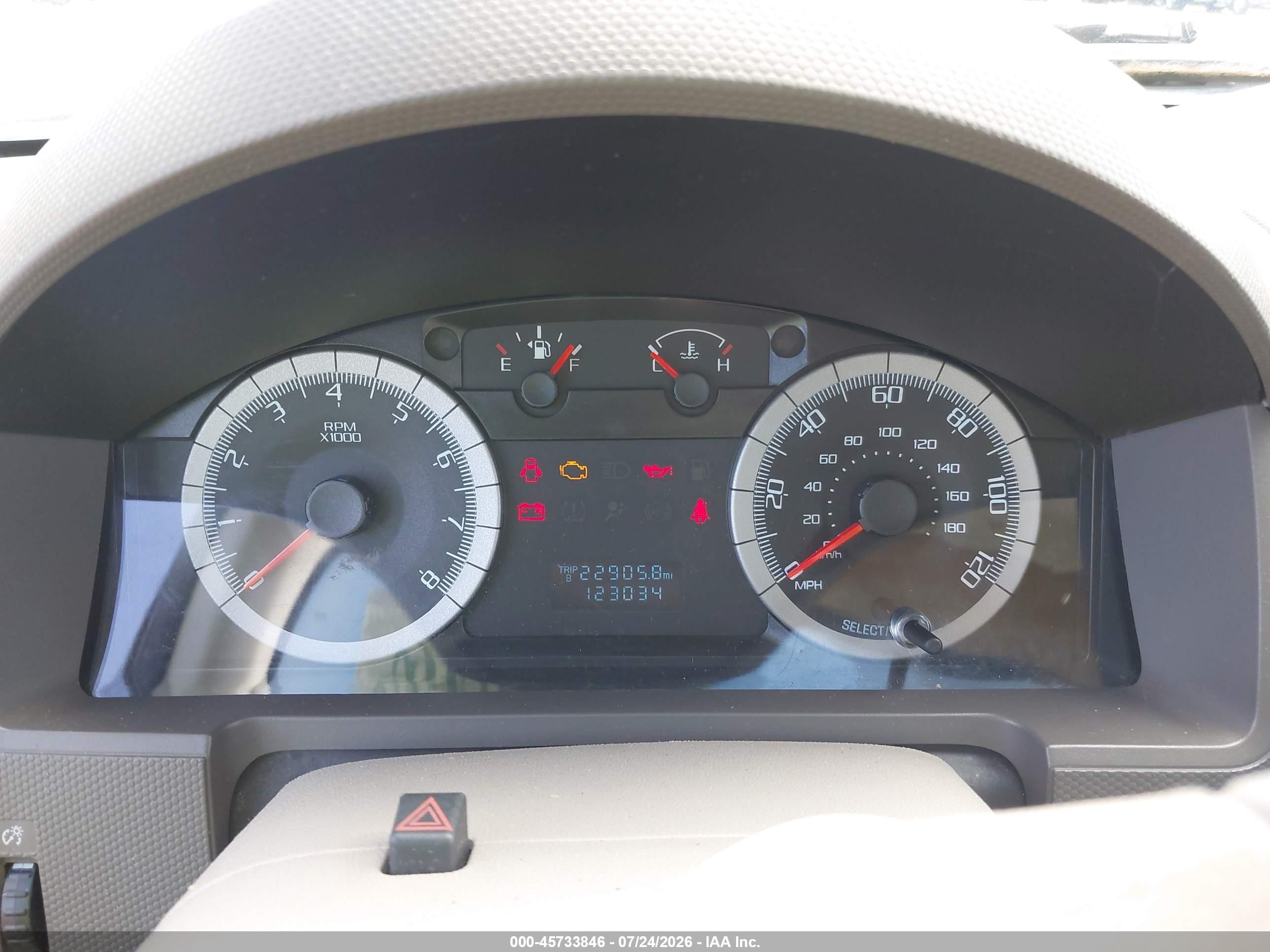 2008 Ford Escape Xlt White vin: 1FMCU03138KA76412