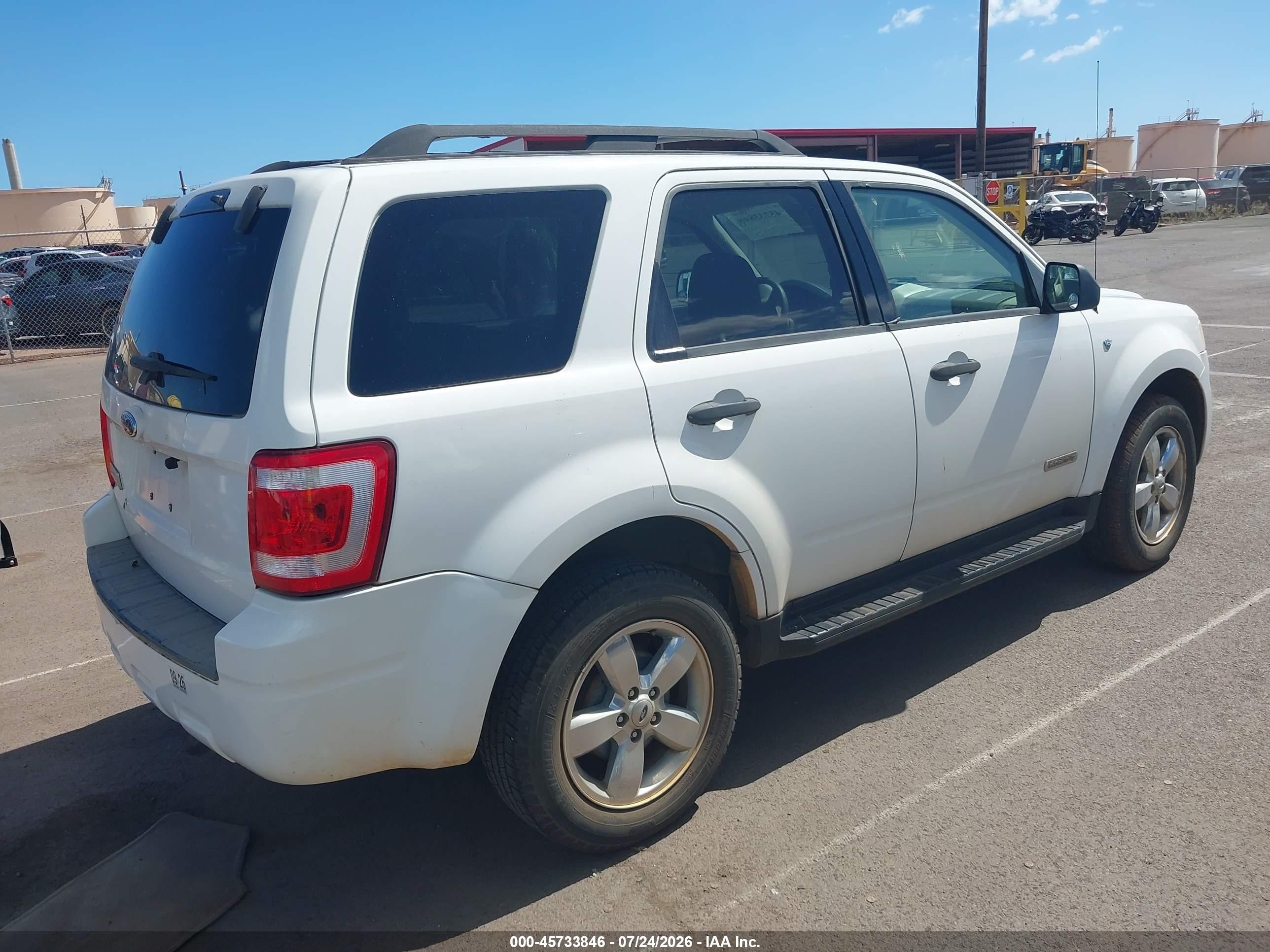 2008 Ford Escape Xlt White vin: 1FMCU03138KA76412