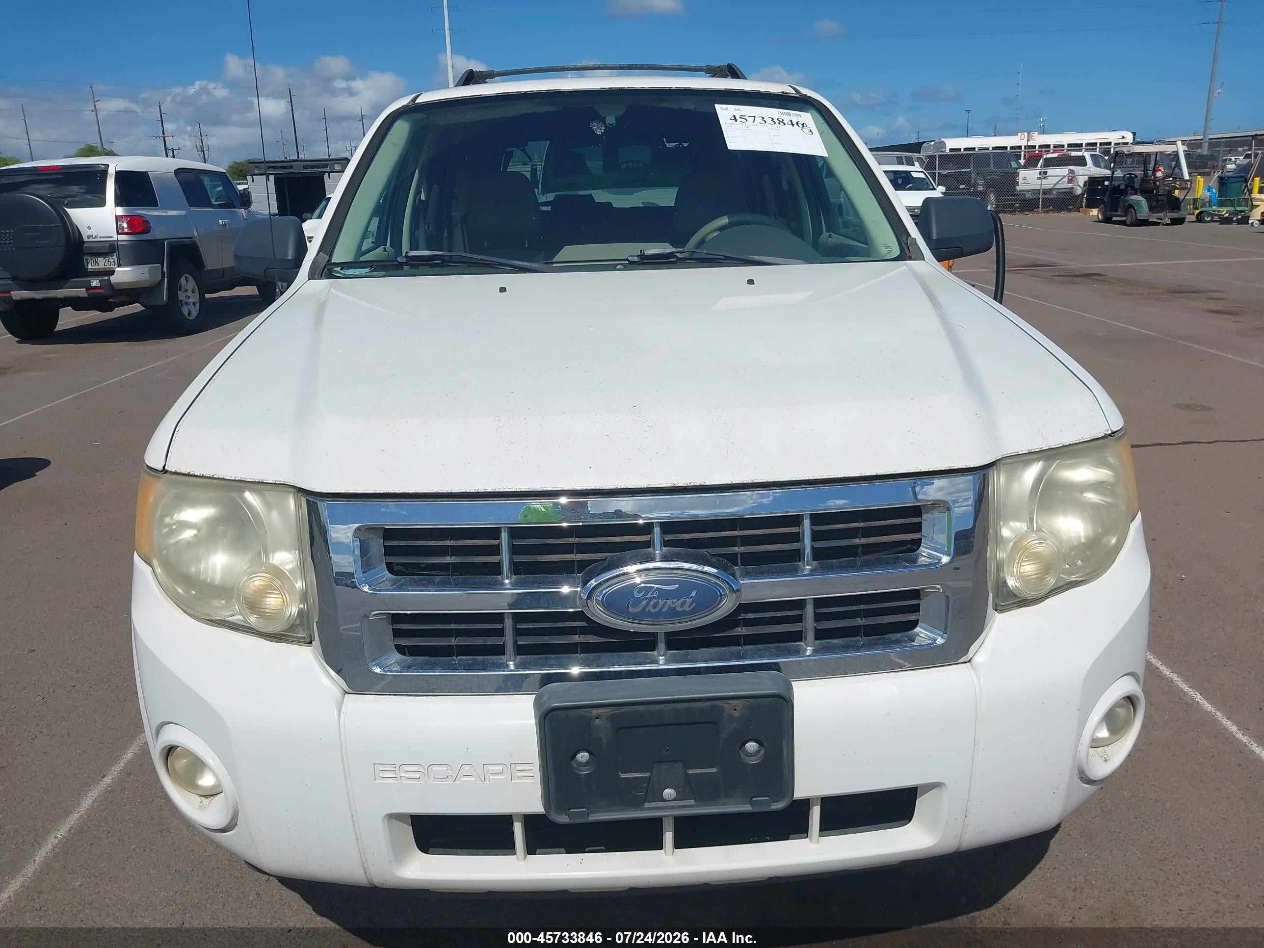 2008 Ford Escape Xlt White vin: 1FMCU03138KA76412
