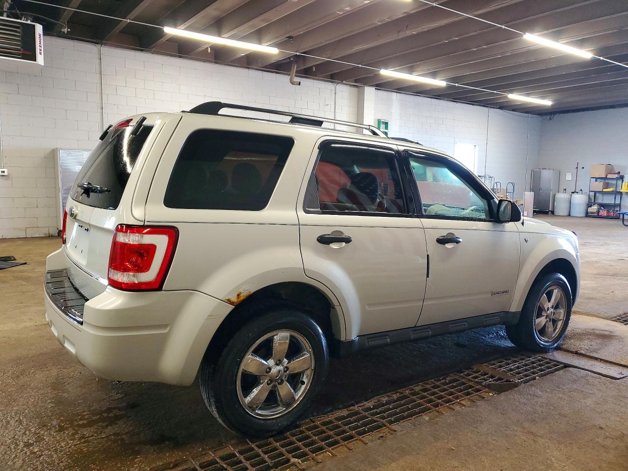 2008 Ford Escape Xlt Серебряный vin: 1FMCU03138KE30106