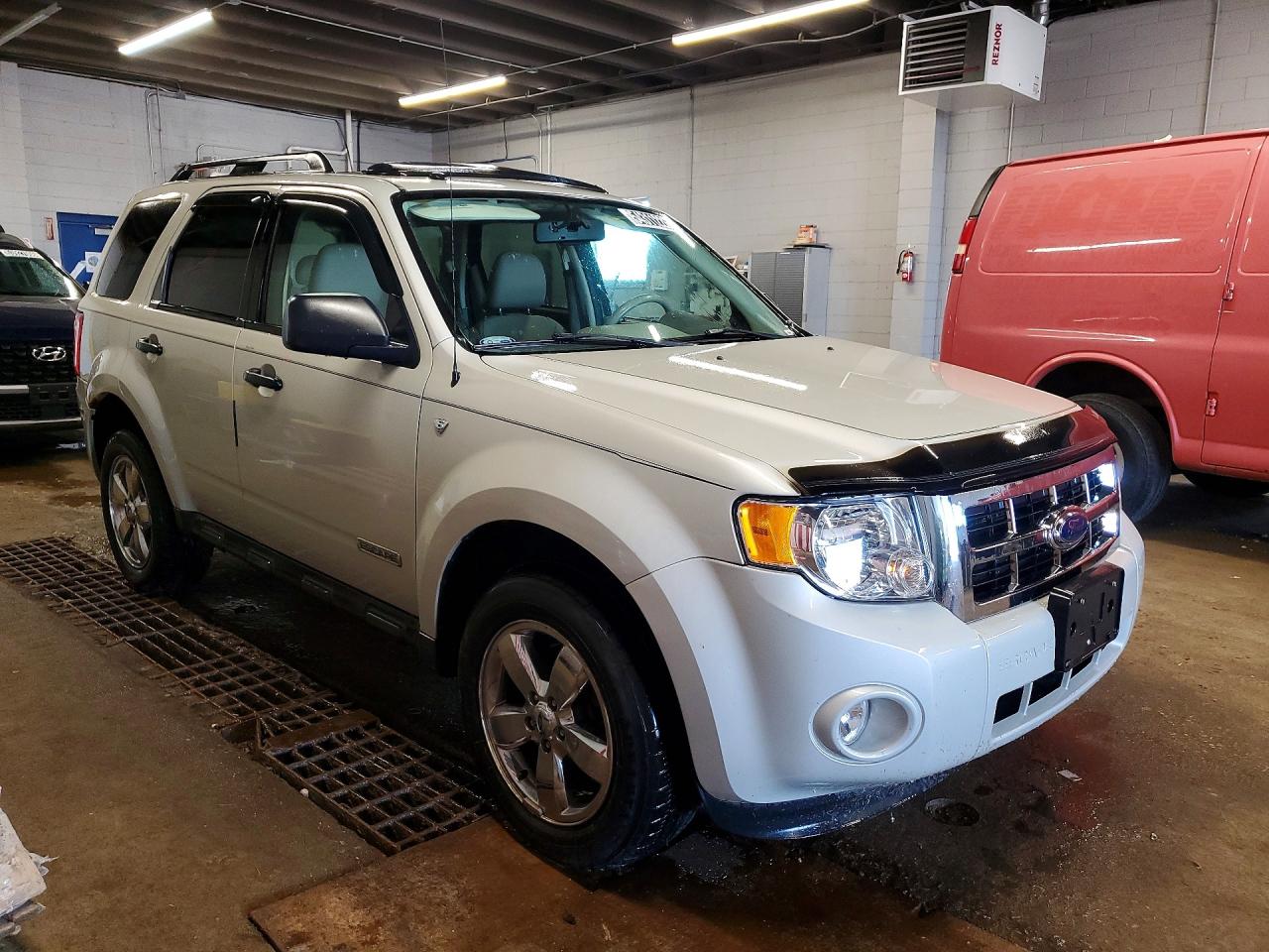 2008 Ford Escape Xlt Серебряный vin: 1FMCU03138KE30106