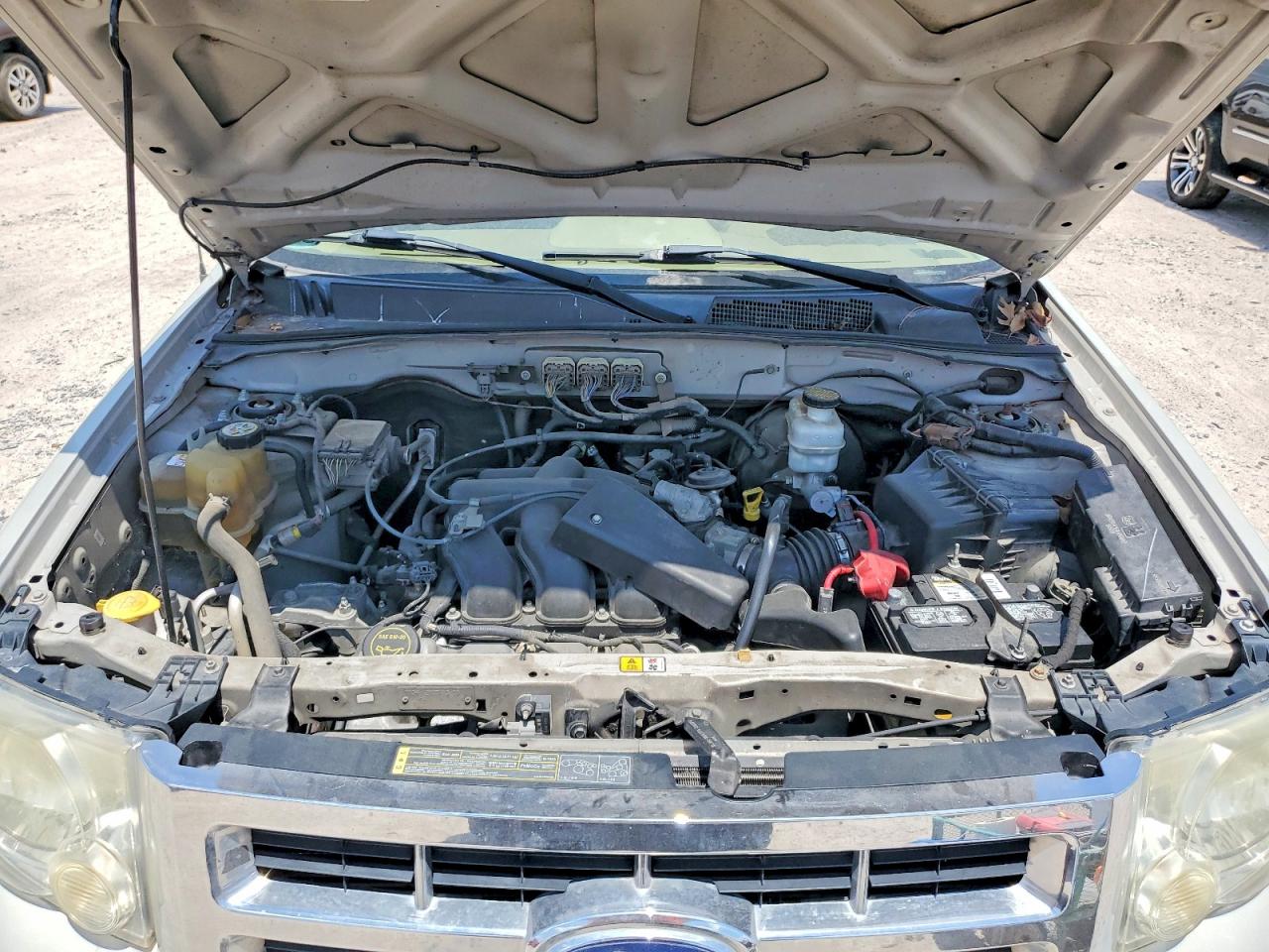 2008 Ford Escape Xlt Beige vin: 1FMCU03138KE80925