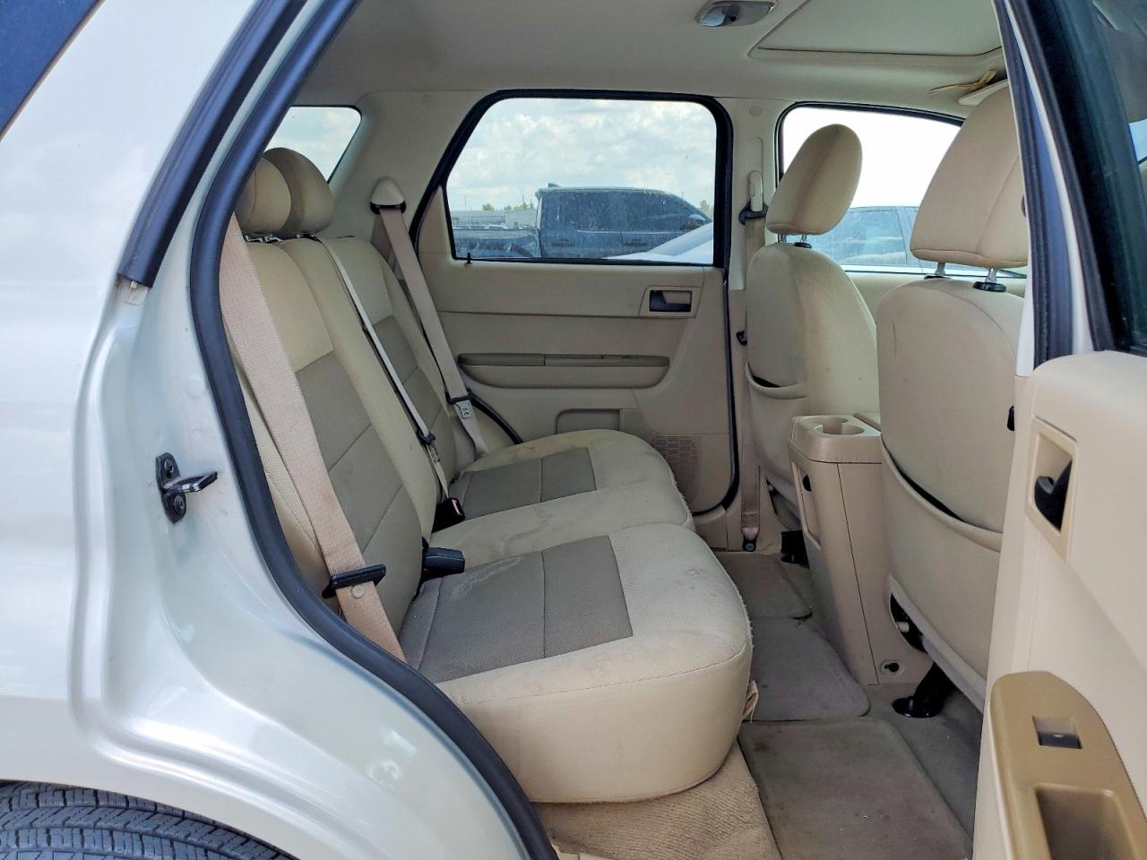 2008 Ford Escape Xlt Beige vin: 1FMCU03138KE80925