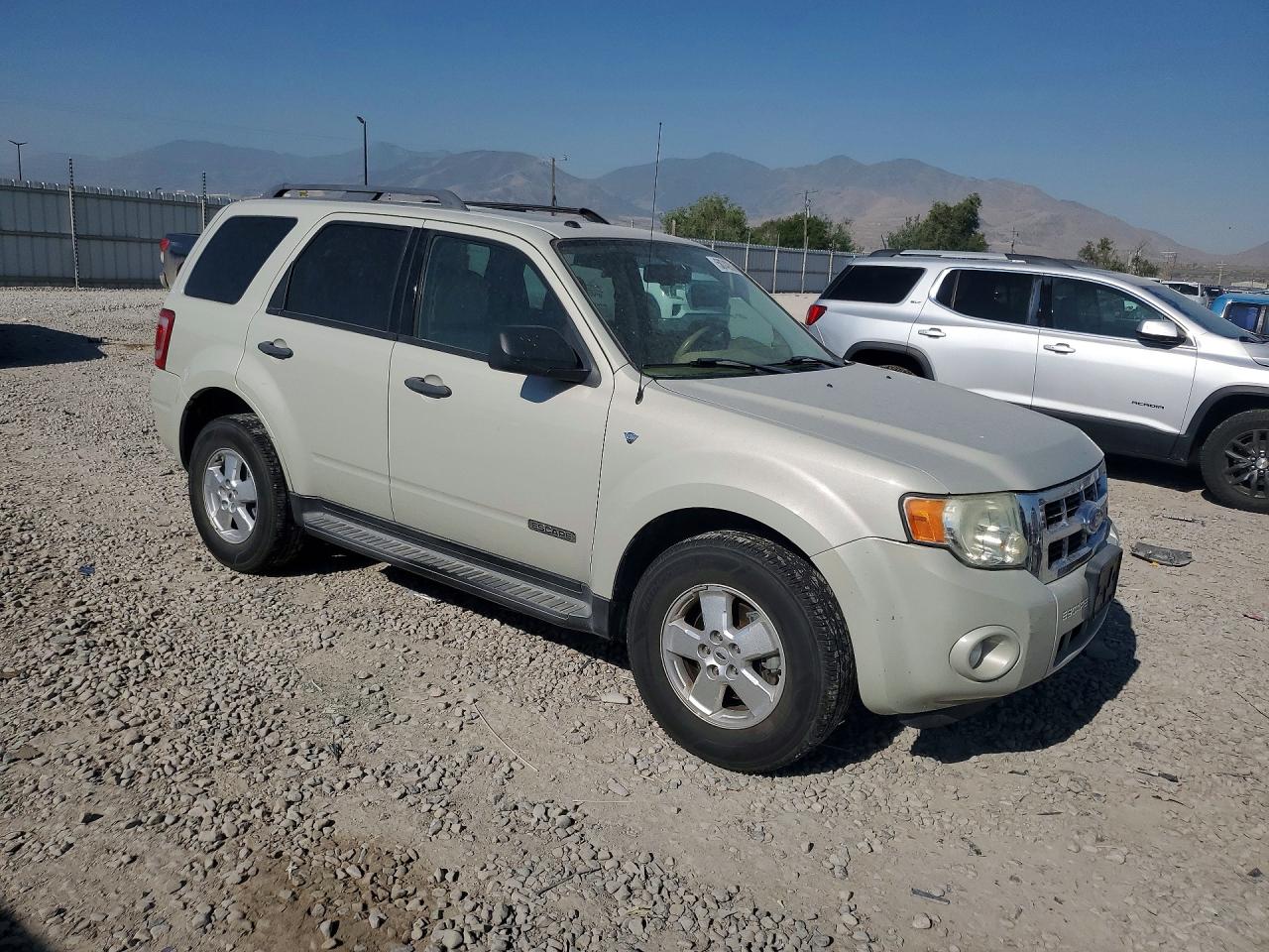 2008 Ford Escape Xlt Beige vin: 1FMCU03148KA68254