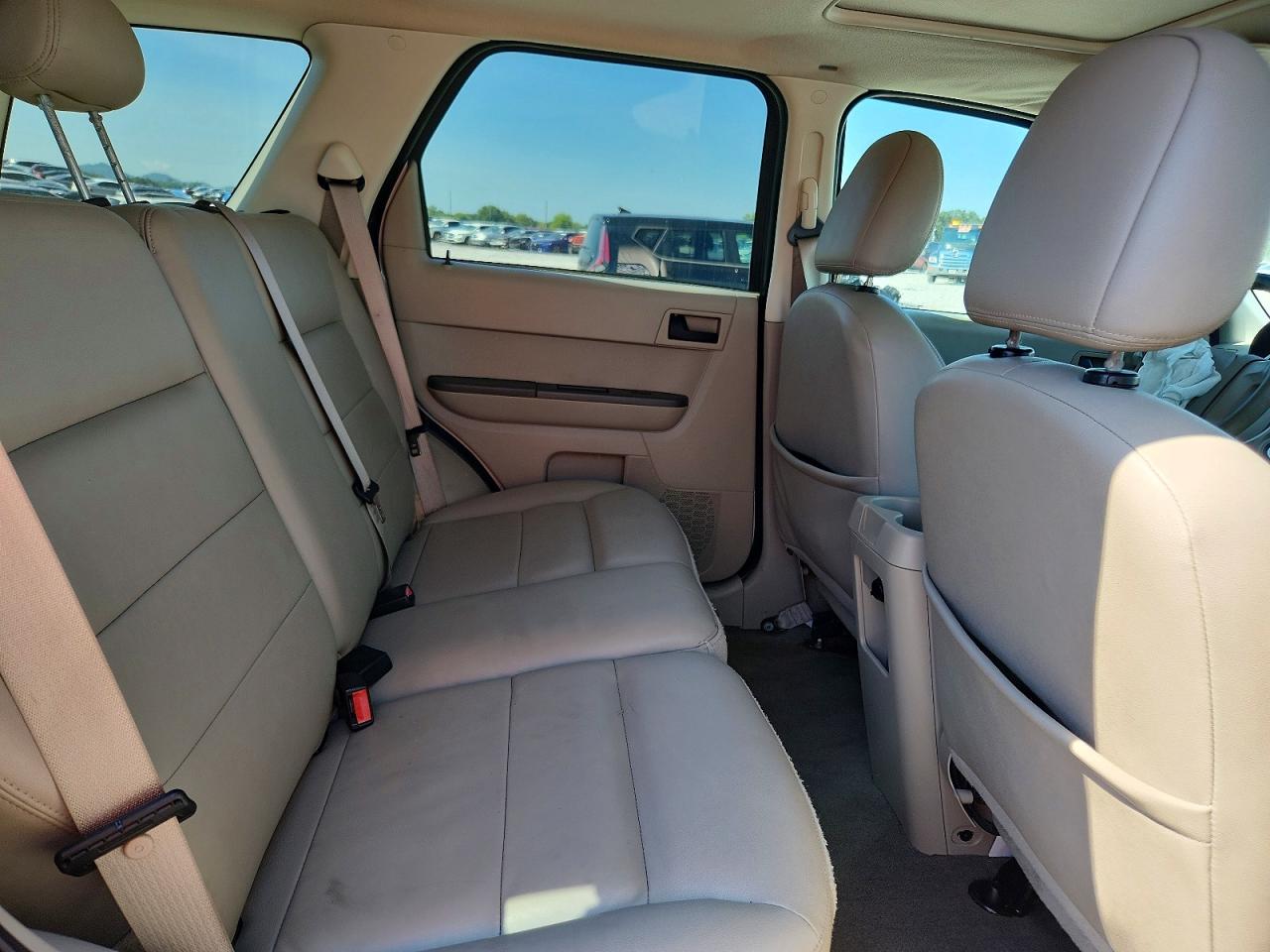 2008 Ford Escape Xlt Белый vin: 1FMCU03148KB08610
