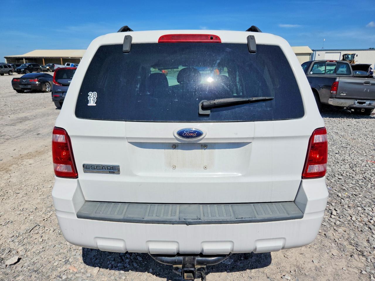 2008 Ford Escape Xlt Белый vin: 1FMCU03148KB08610