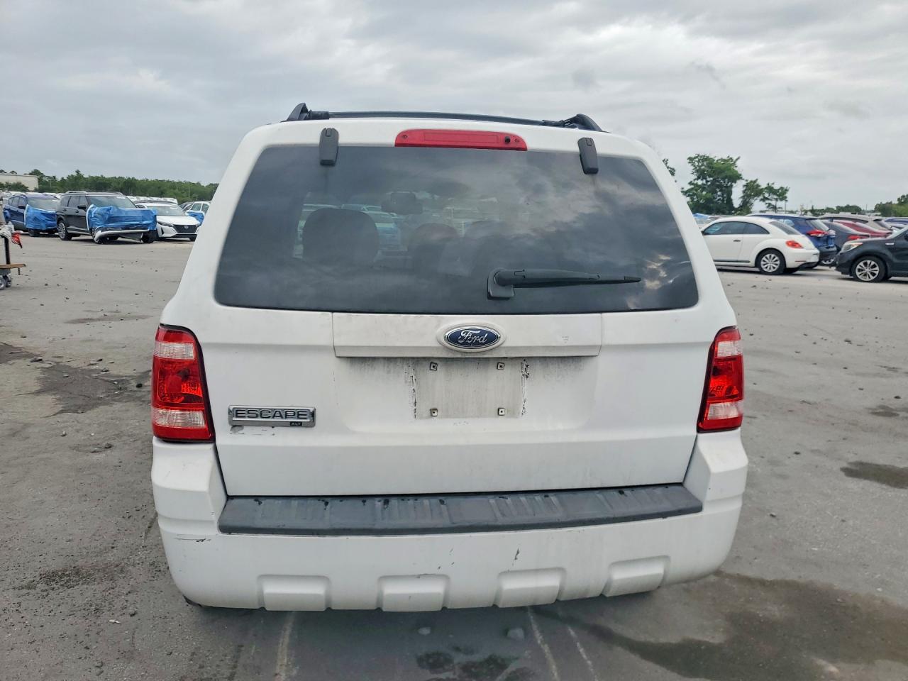 2008 Ford Escape Xlt Белый vin: 1FMCU03148KB84411