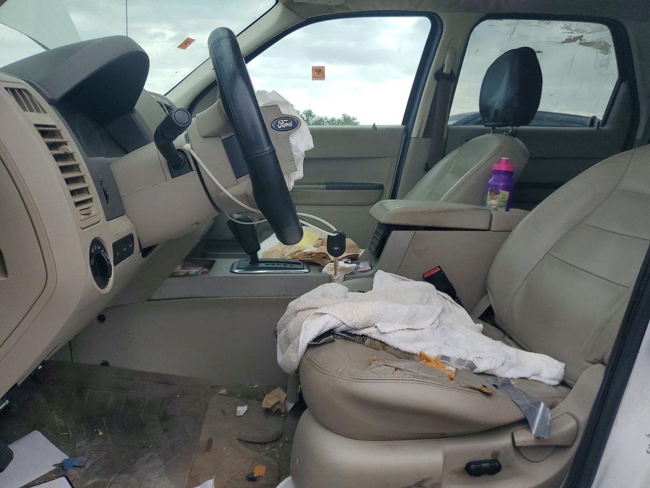2008 Ford Escape Xlt Белый vin: 1FMCU03148KB84411