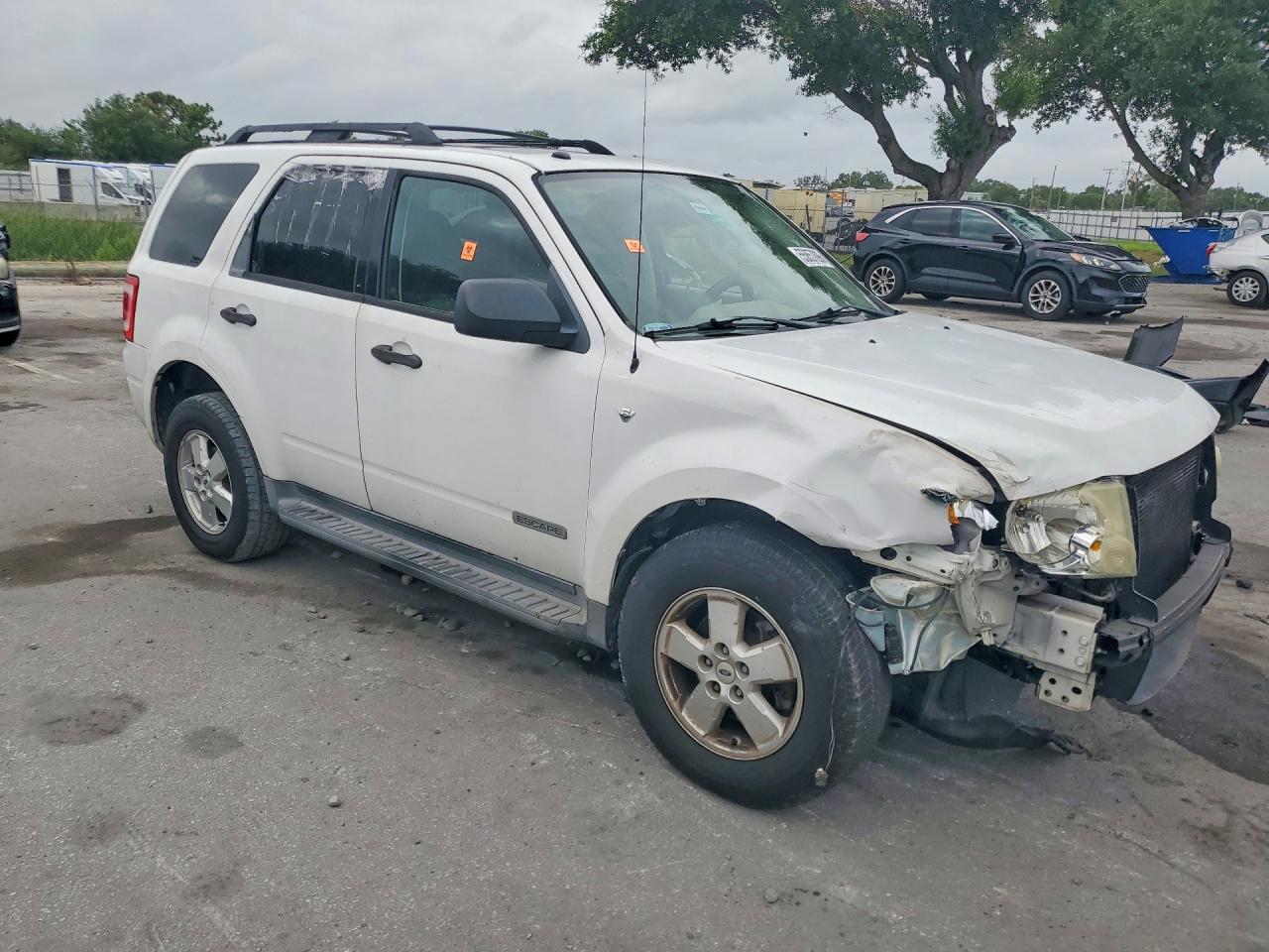 2008 Ford Escape Xlt Белый vin: 1FMCU03148KB84411