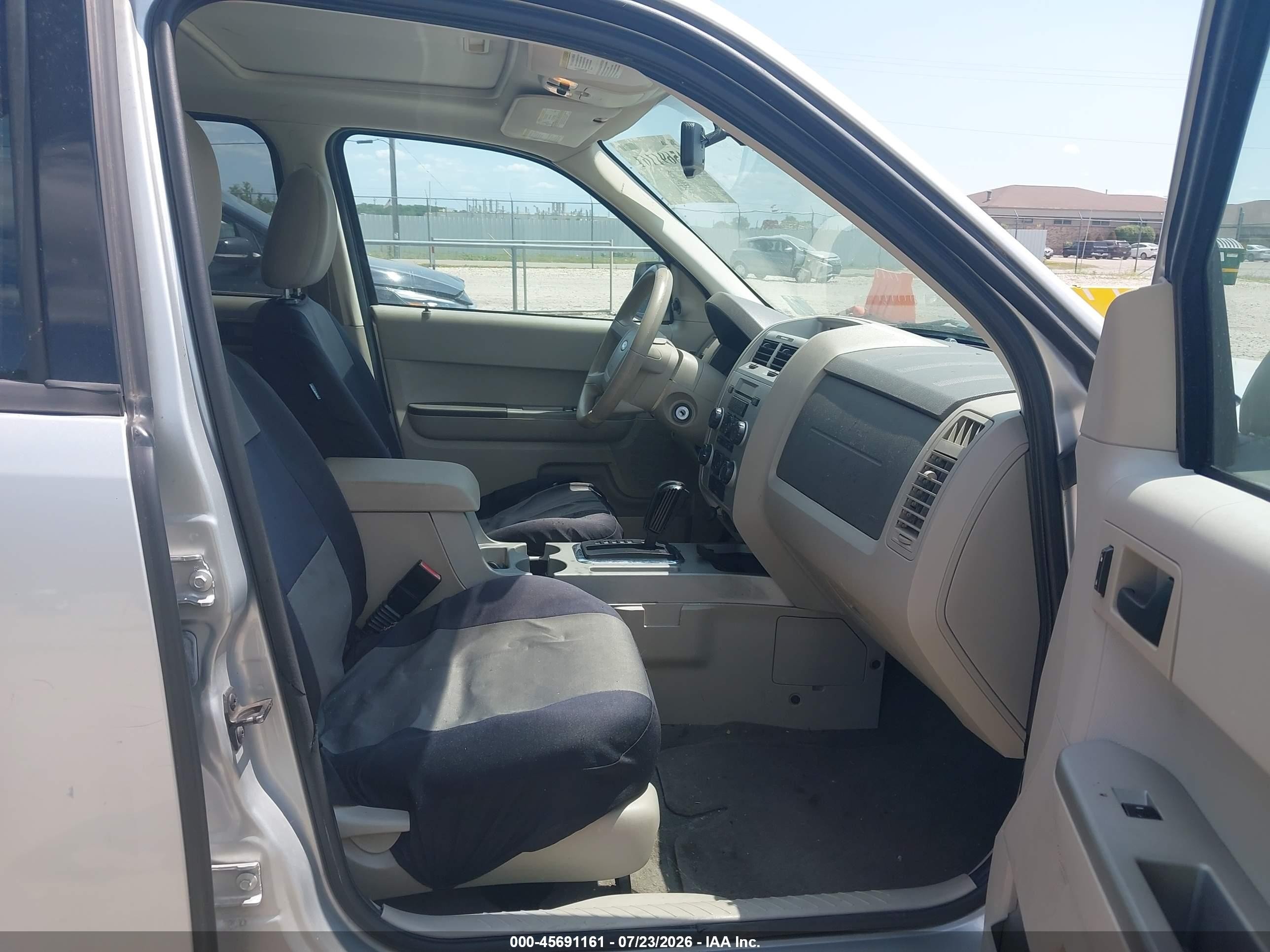 2008 Ford Escape Xlt Серебряный vin: 1FMCU03148KD14140