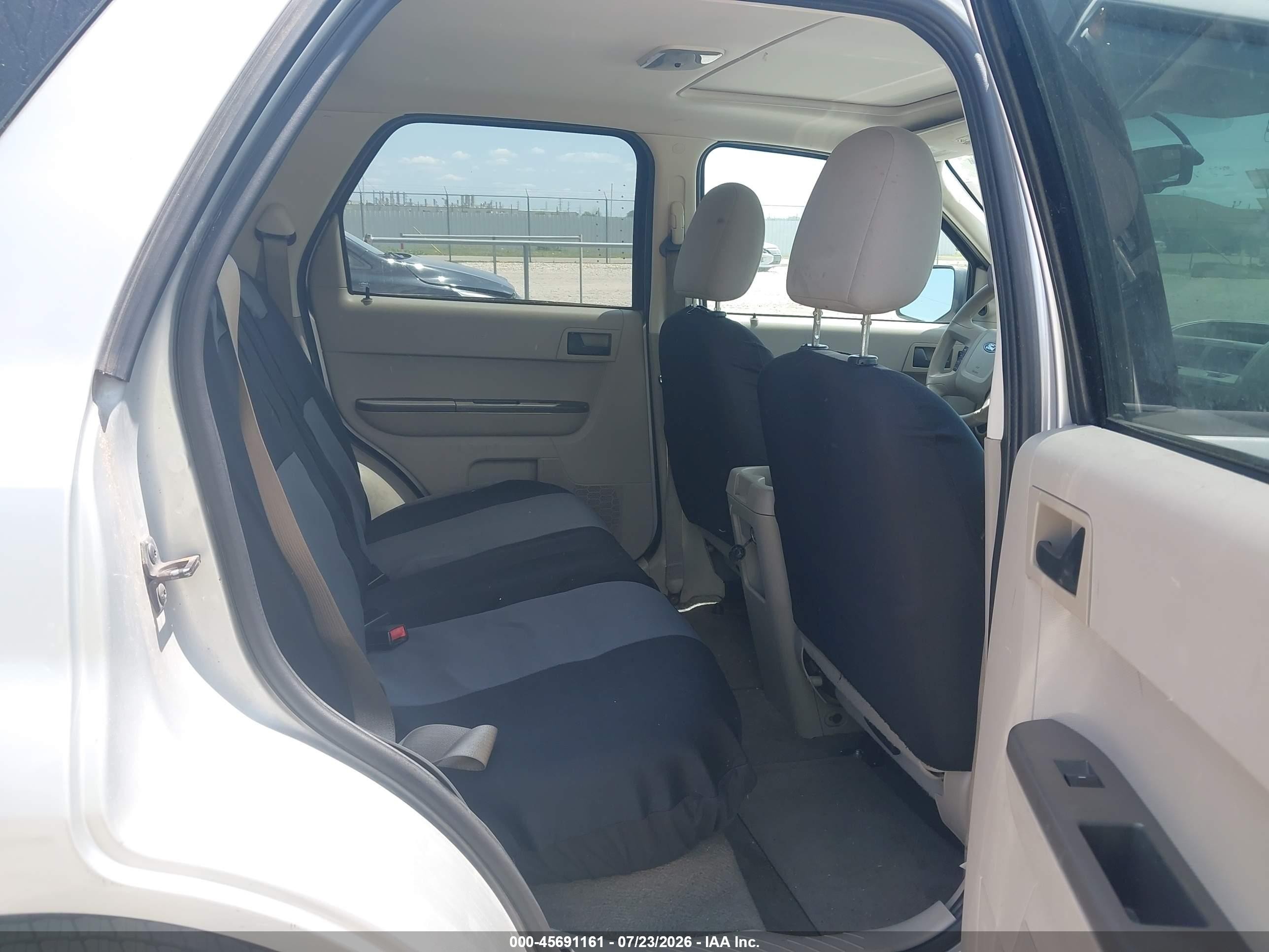 2008 Ford Escape Xlt Серебряный vin: 1FMCU03148KD14140