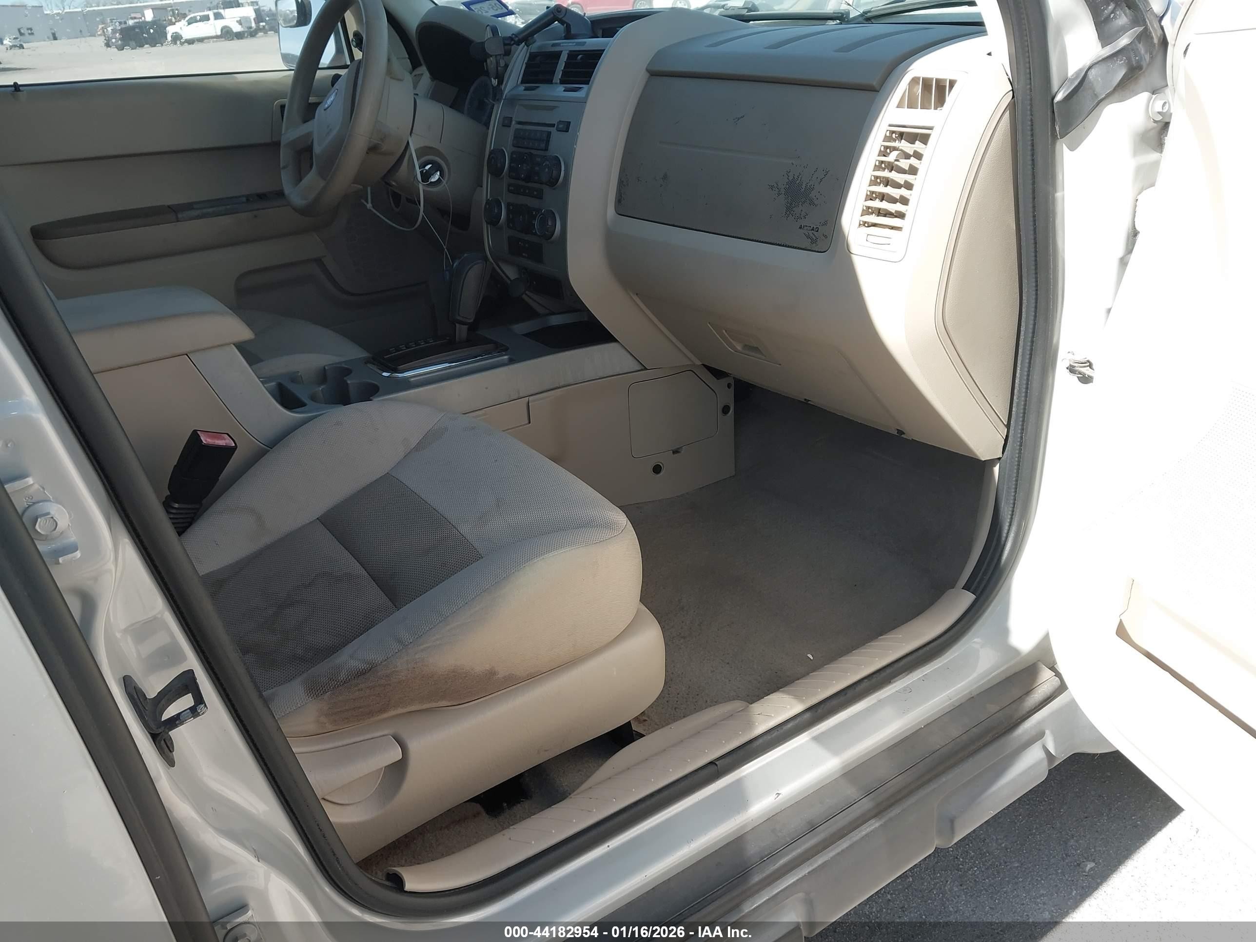 2008 Ford Escape Xlt Beige vin: 1FMCU03148KD21895