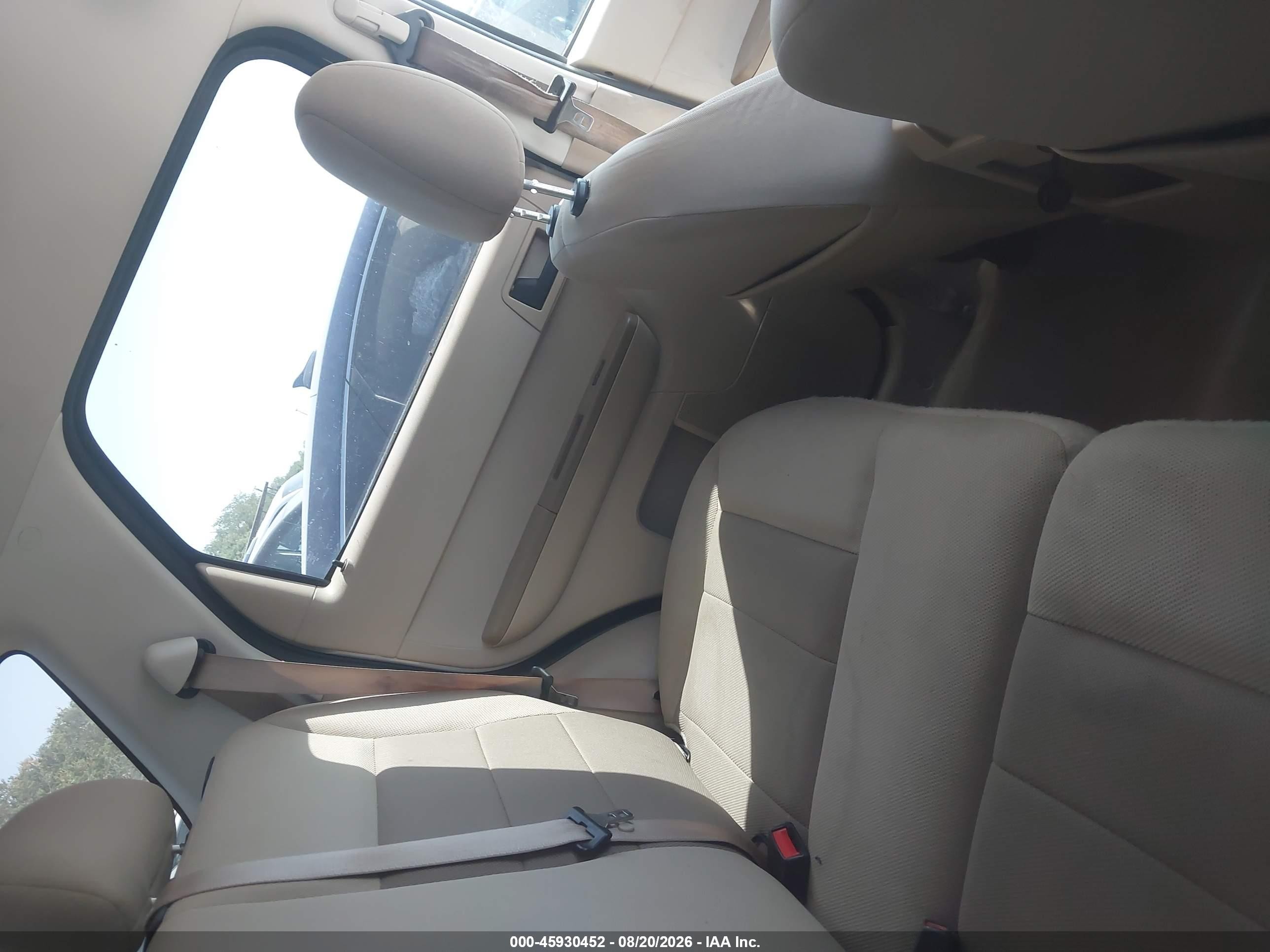 2008 Ford Escape Xlt White vin: 1FMCU03148KD75715