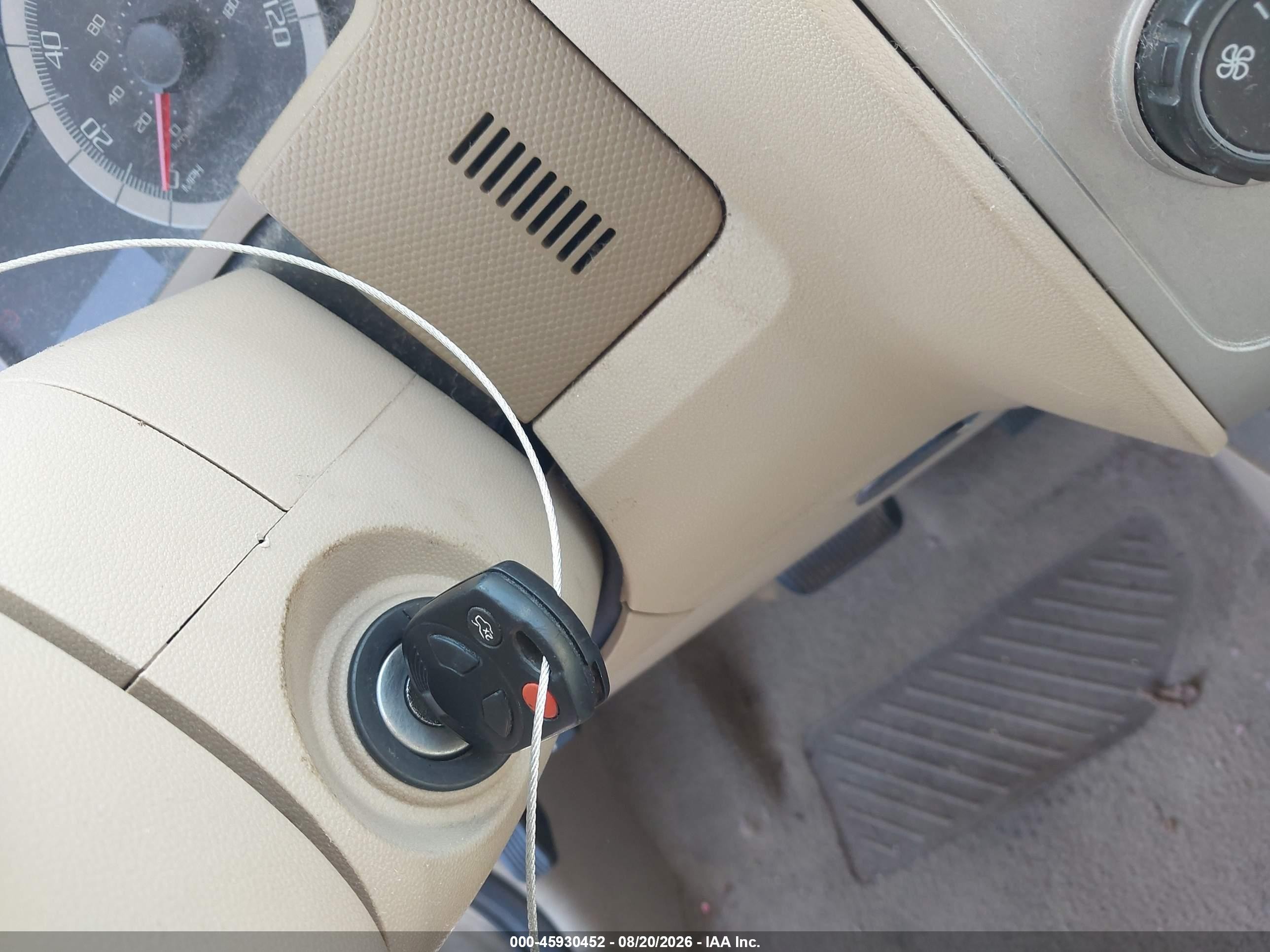 2008 Ford Escape Xlt White vin: 1FMCU03148KD75715