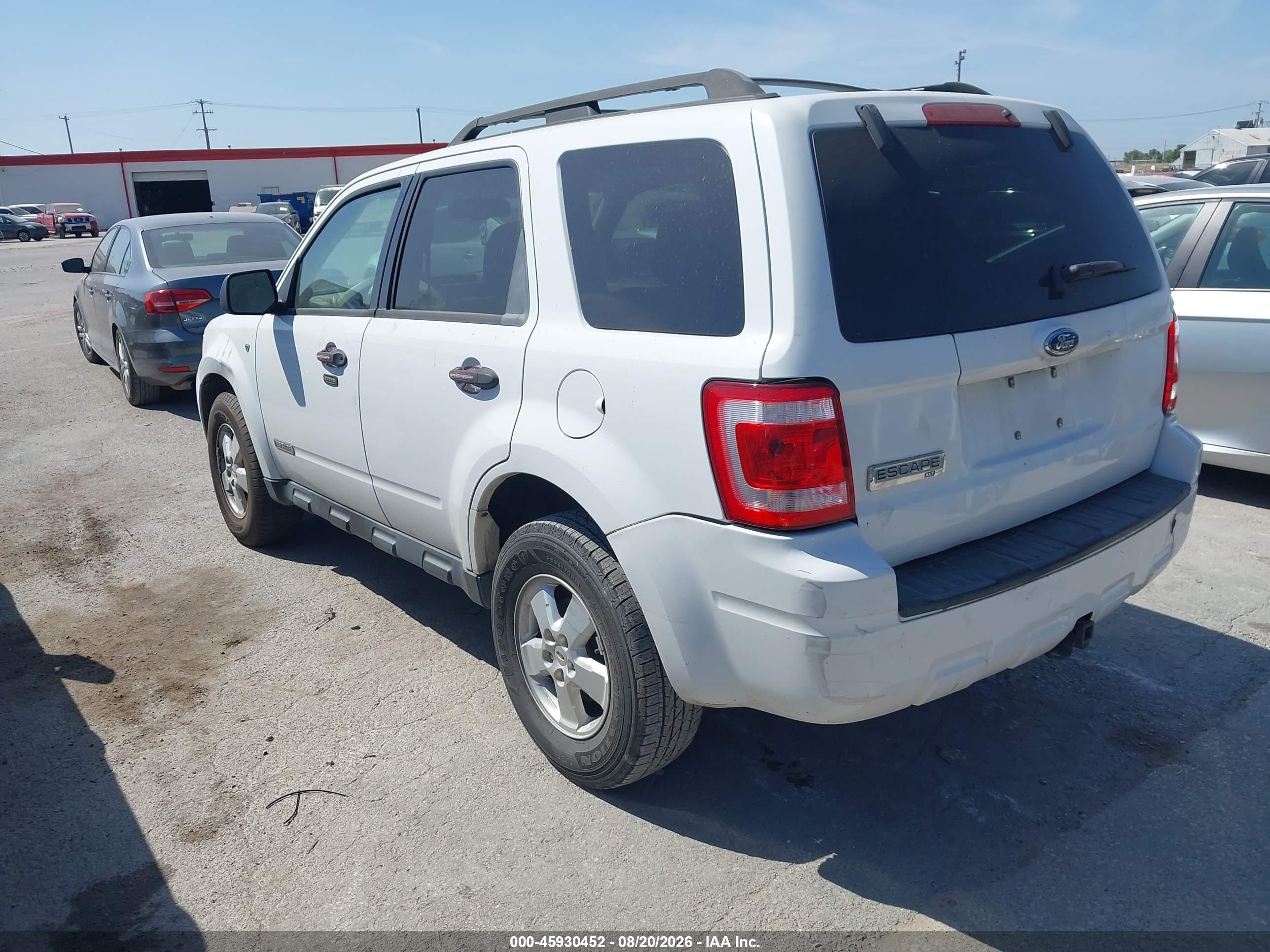 2008 Ford Escape Xlt White vin: 1FMCU03148KD75715