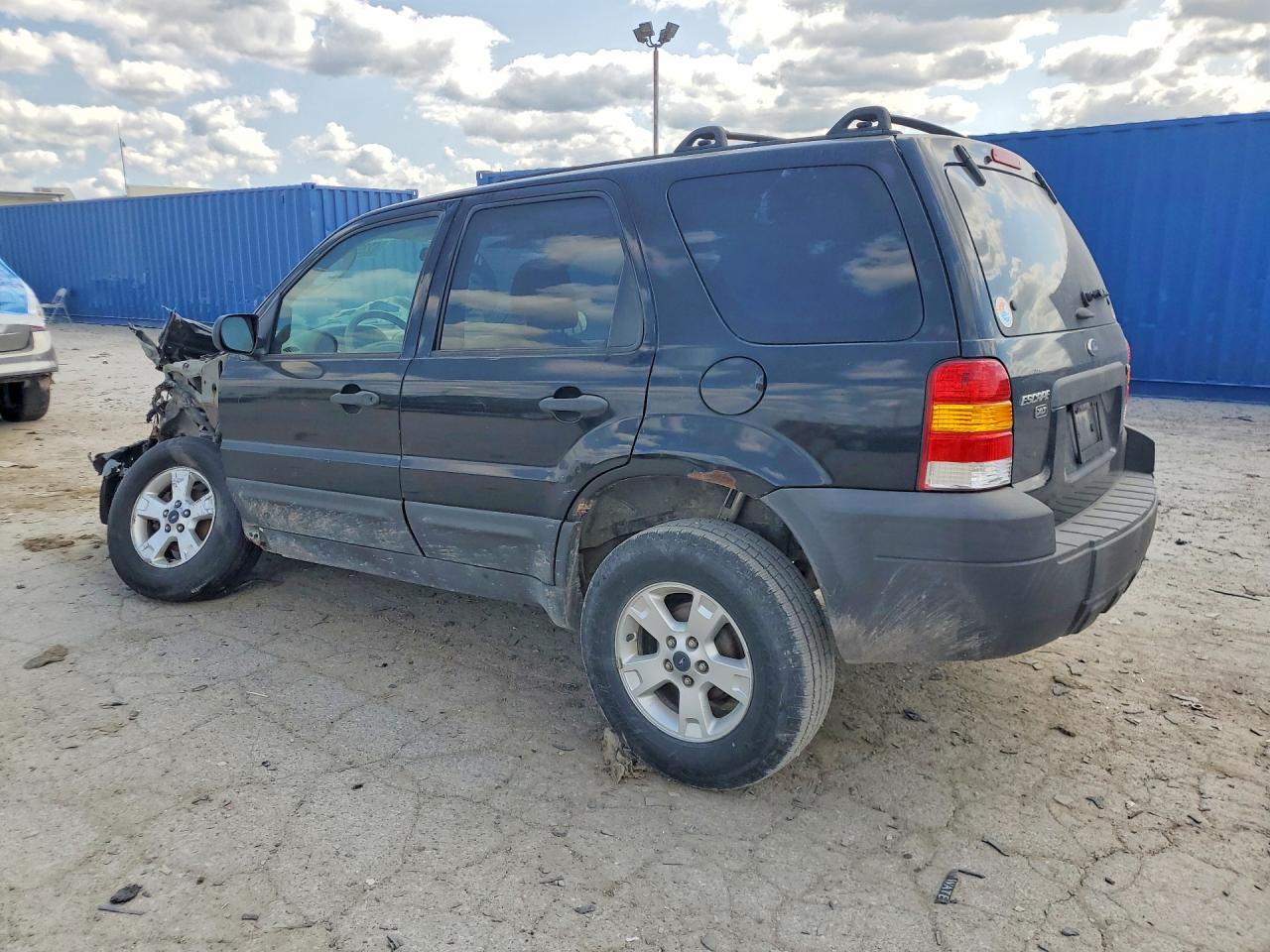2007 Ford Escape Xlt Черный vin: 1FMCU03157KC03028