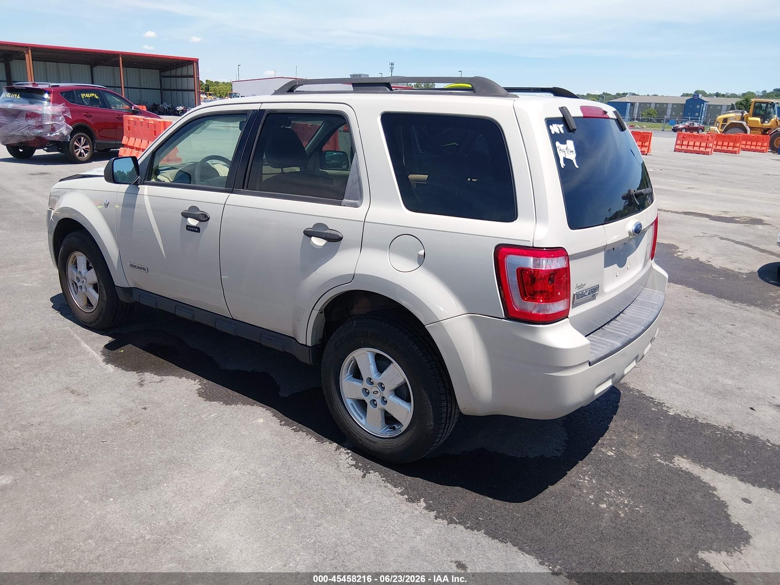 2008 Ford Escape Xlt White vin: 1FMCU03158KB52809