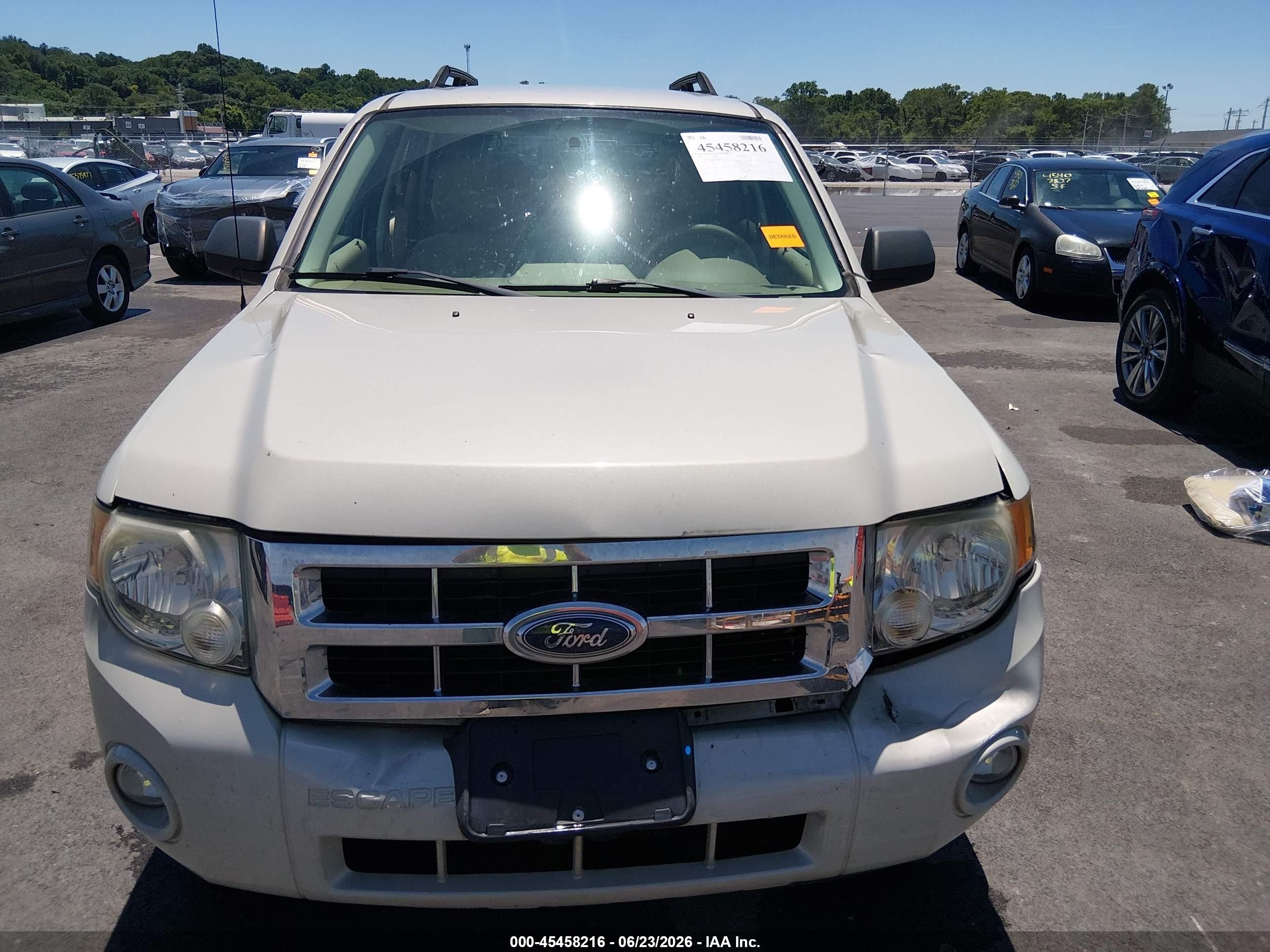 2008 Ford Escape Xlt White vin: 1FMCU03158KB52809