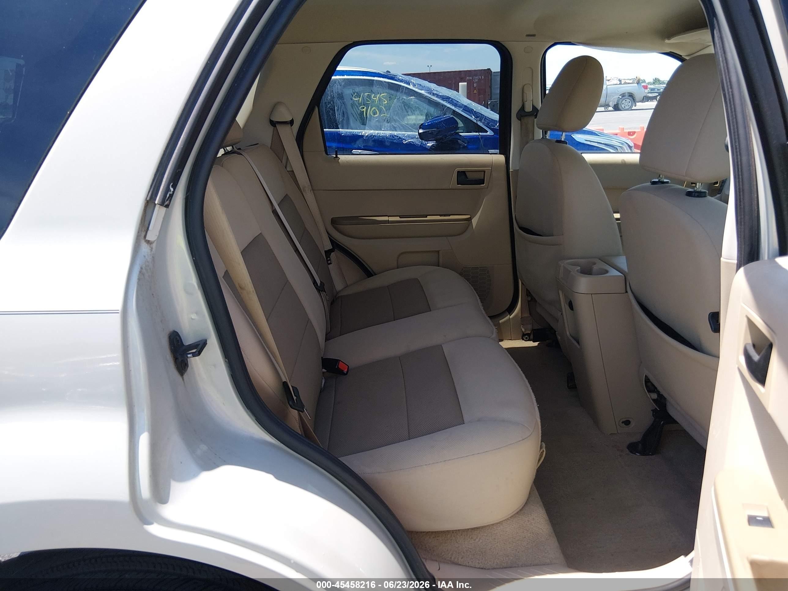 2008 Ford Escape Xlt White vin: 1FMCU03158KB52809