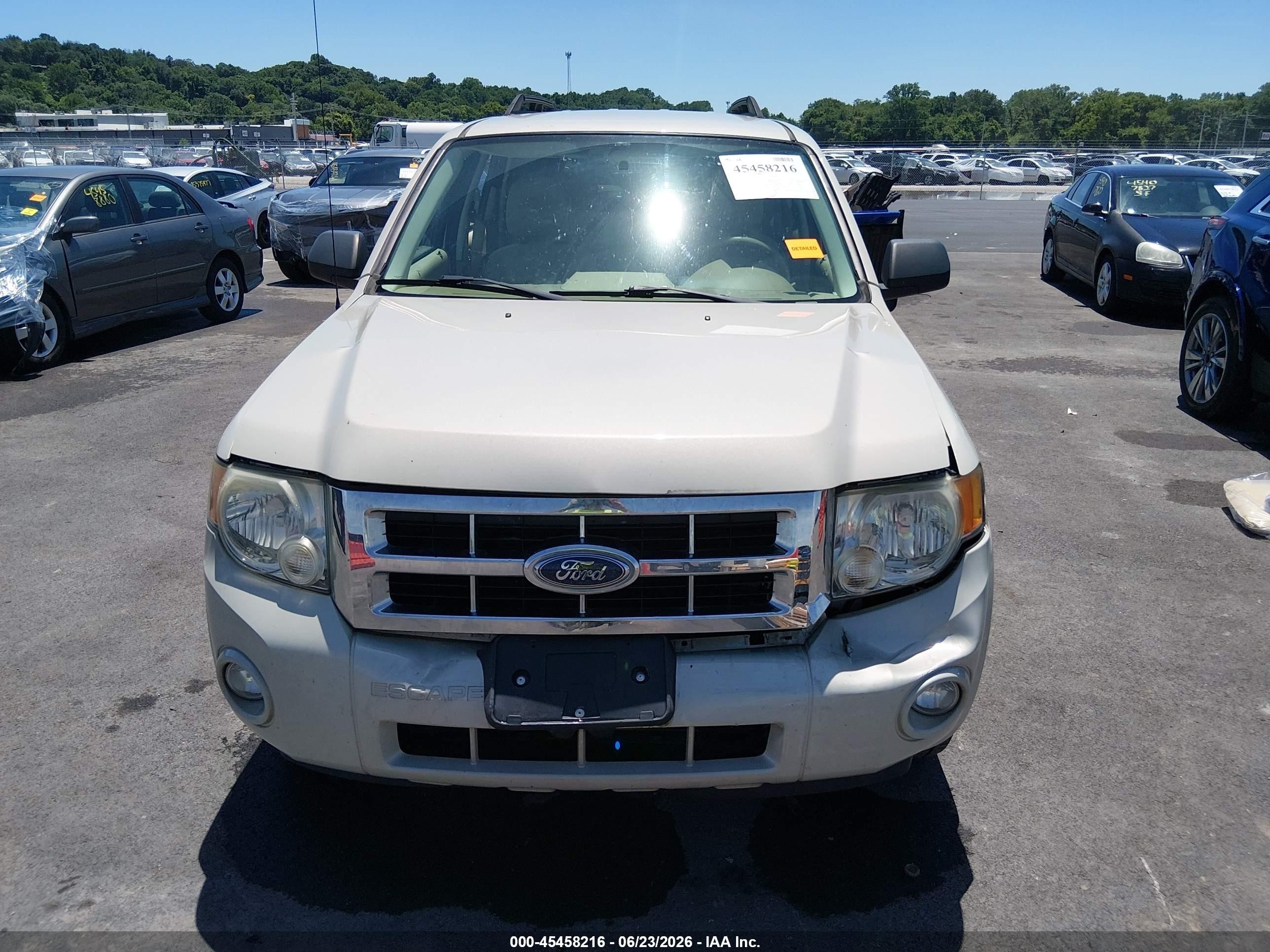 2008 Ford Escape Xlt White vin: 1FMCU03158KB52809
