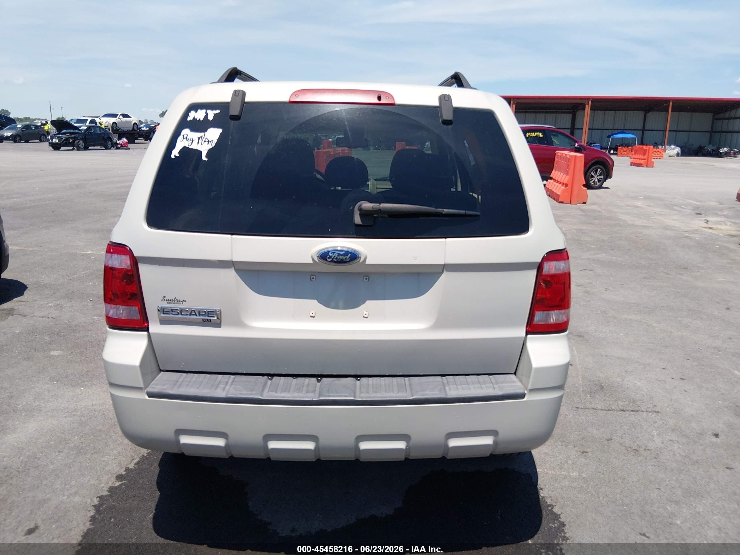 2008 Ford Escape Xlt White vin: 1FMCU03158KB52809