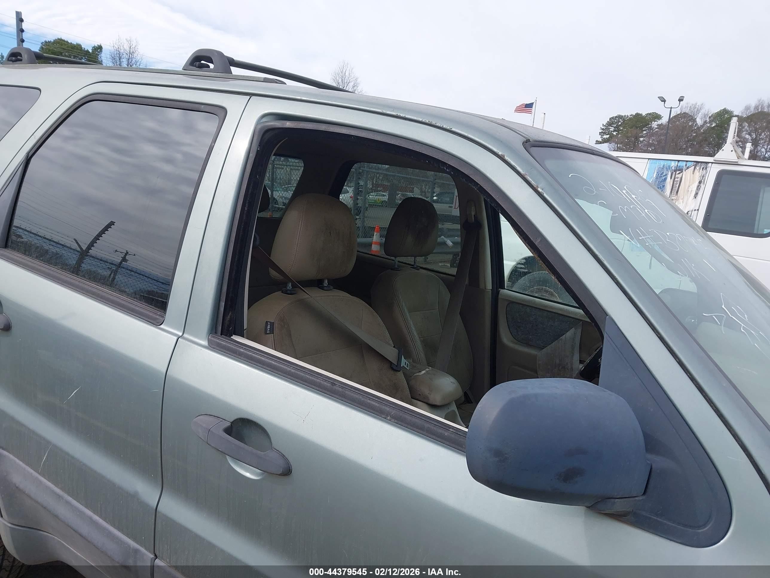 2007 Ford Escape   Pewter vin: 1FMCU03167KB87745