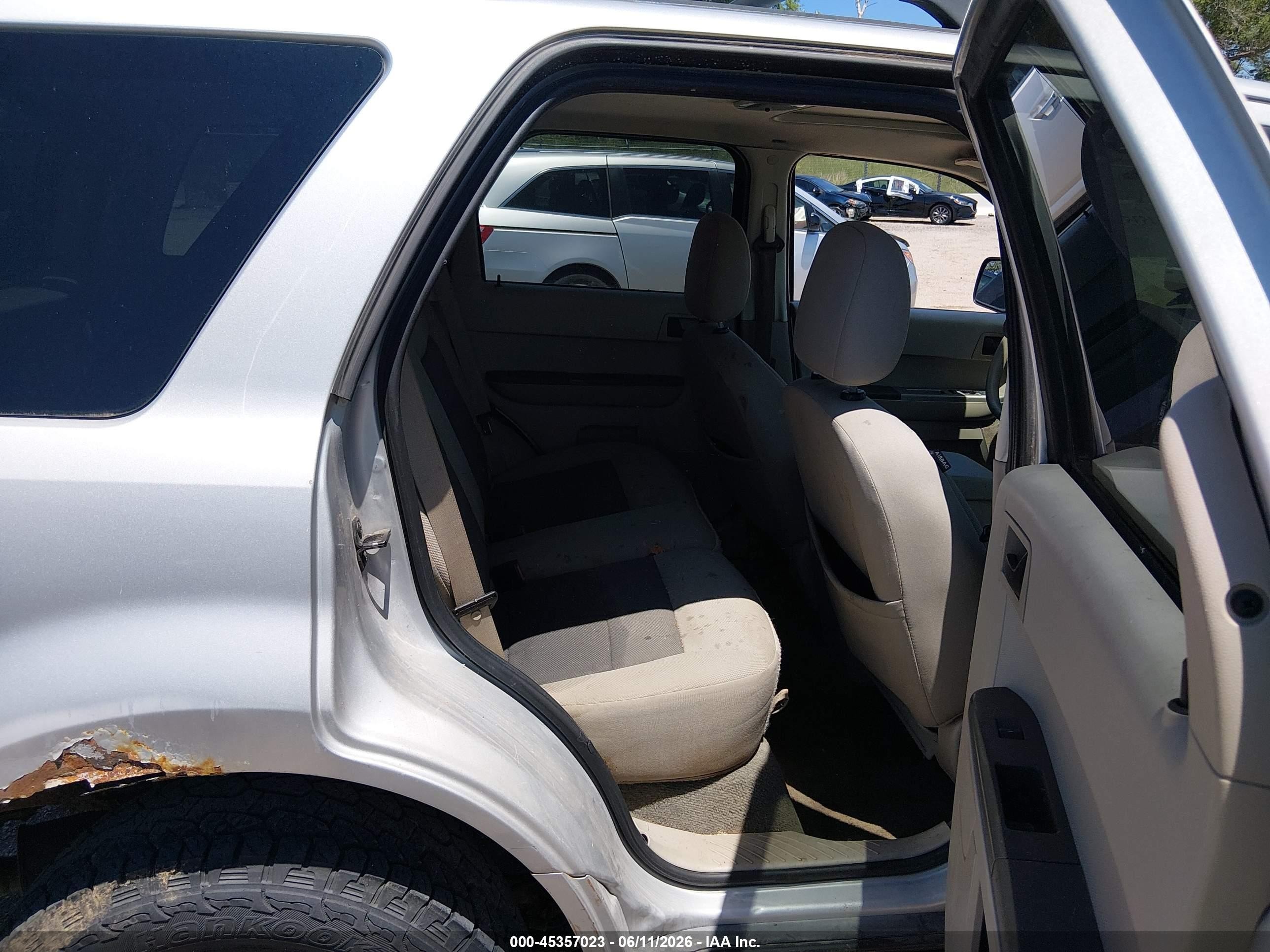 2008 Ford Escape Xlt Silver vin: 1FMCU03168KB90906