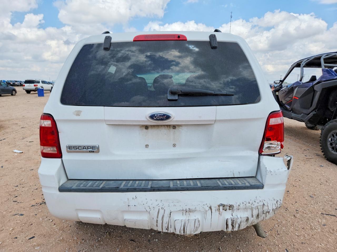 2008 Ford Escape Xlt White vin: 1FMCU03178KA12809