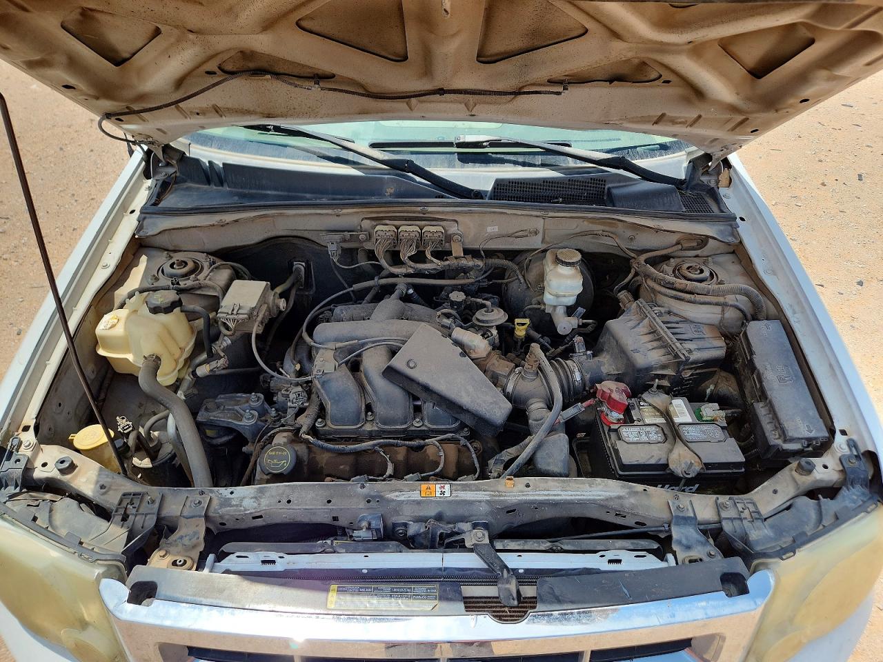 2008 Ford Escape Xlt White vin: 1FMCU03178KA12809