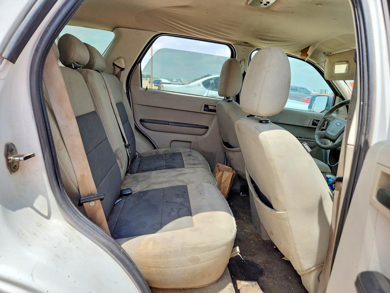2008 Ford Escape Xlt White vin: 1FMCU03178KA12809