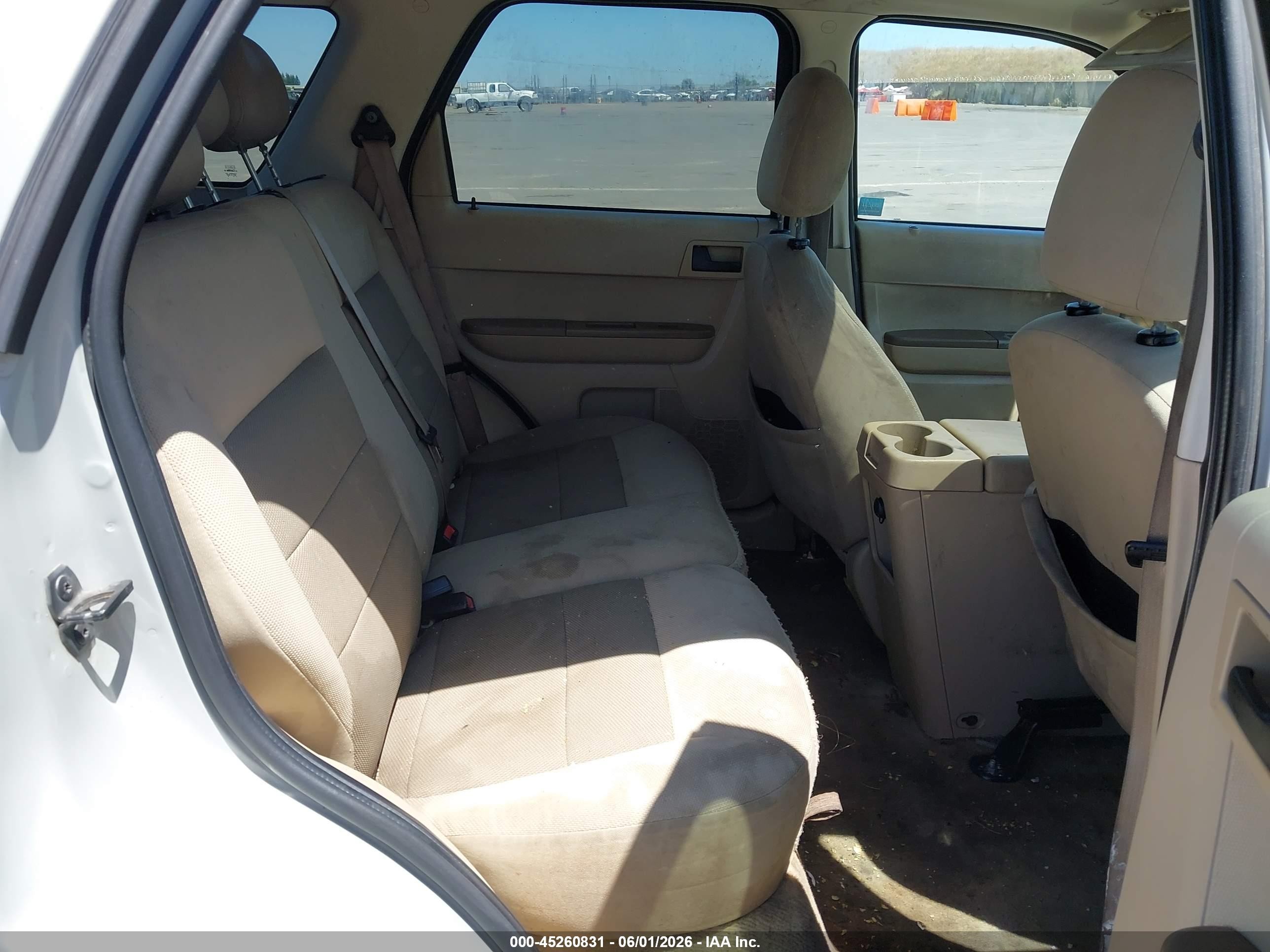 2008 Ford Escape Xlt White vin: 1FMCU03178KC66553