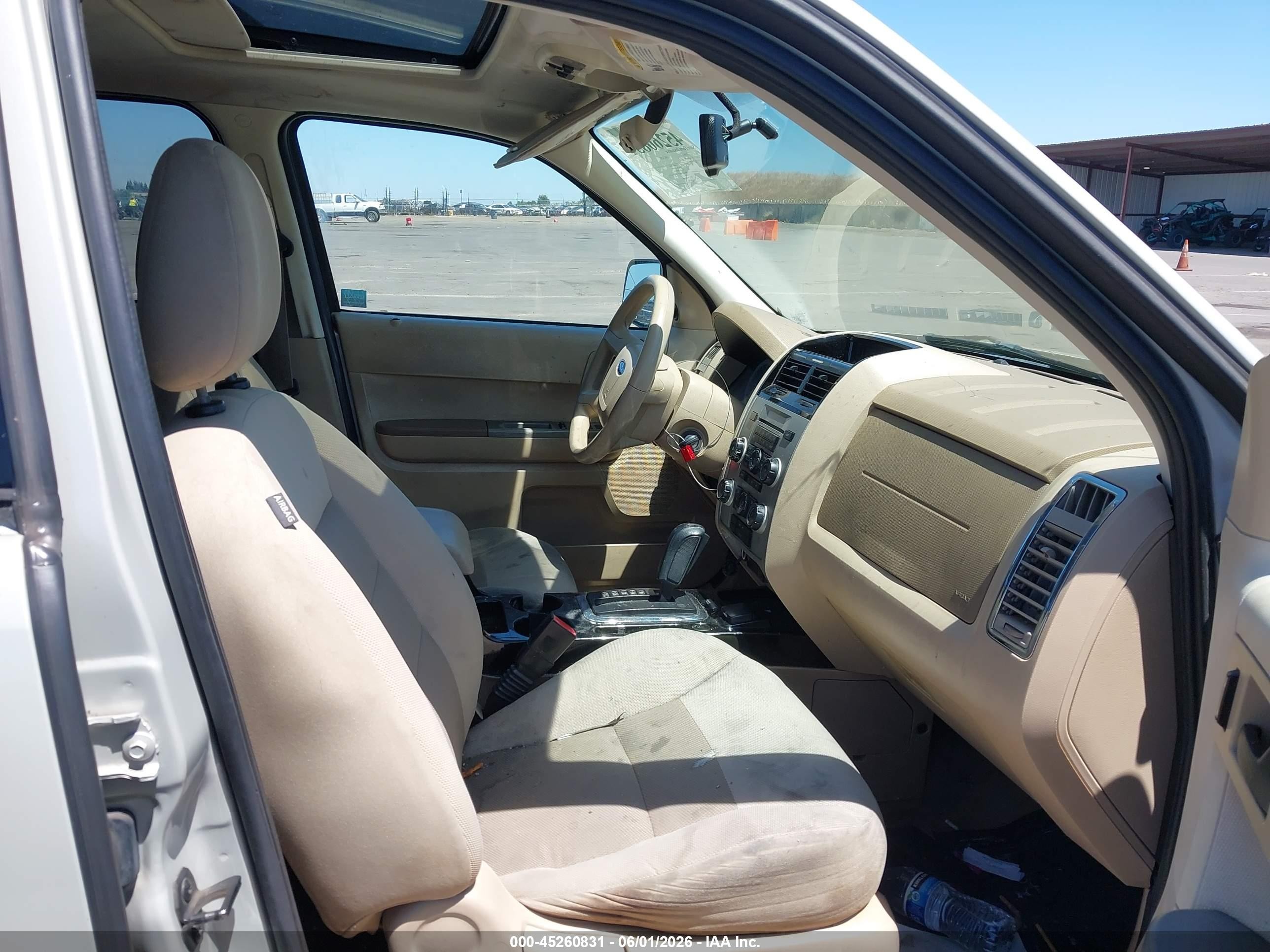 2008 Ford Escape Xlt White vin: 1FMCU03178KC66553