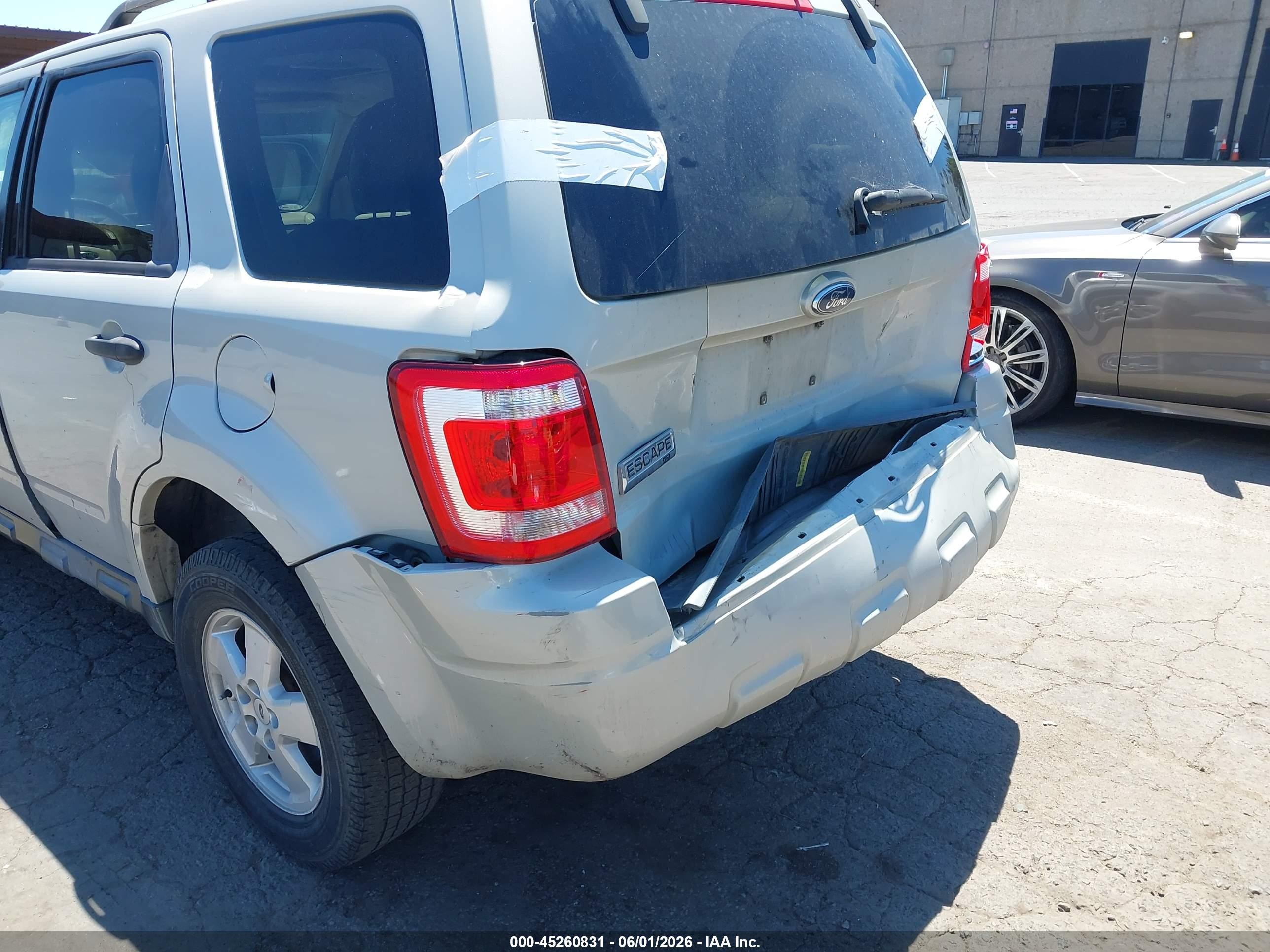 2008 Ford Escape Xlt White vin: 1FMCU03178KC66553