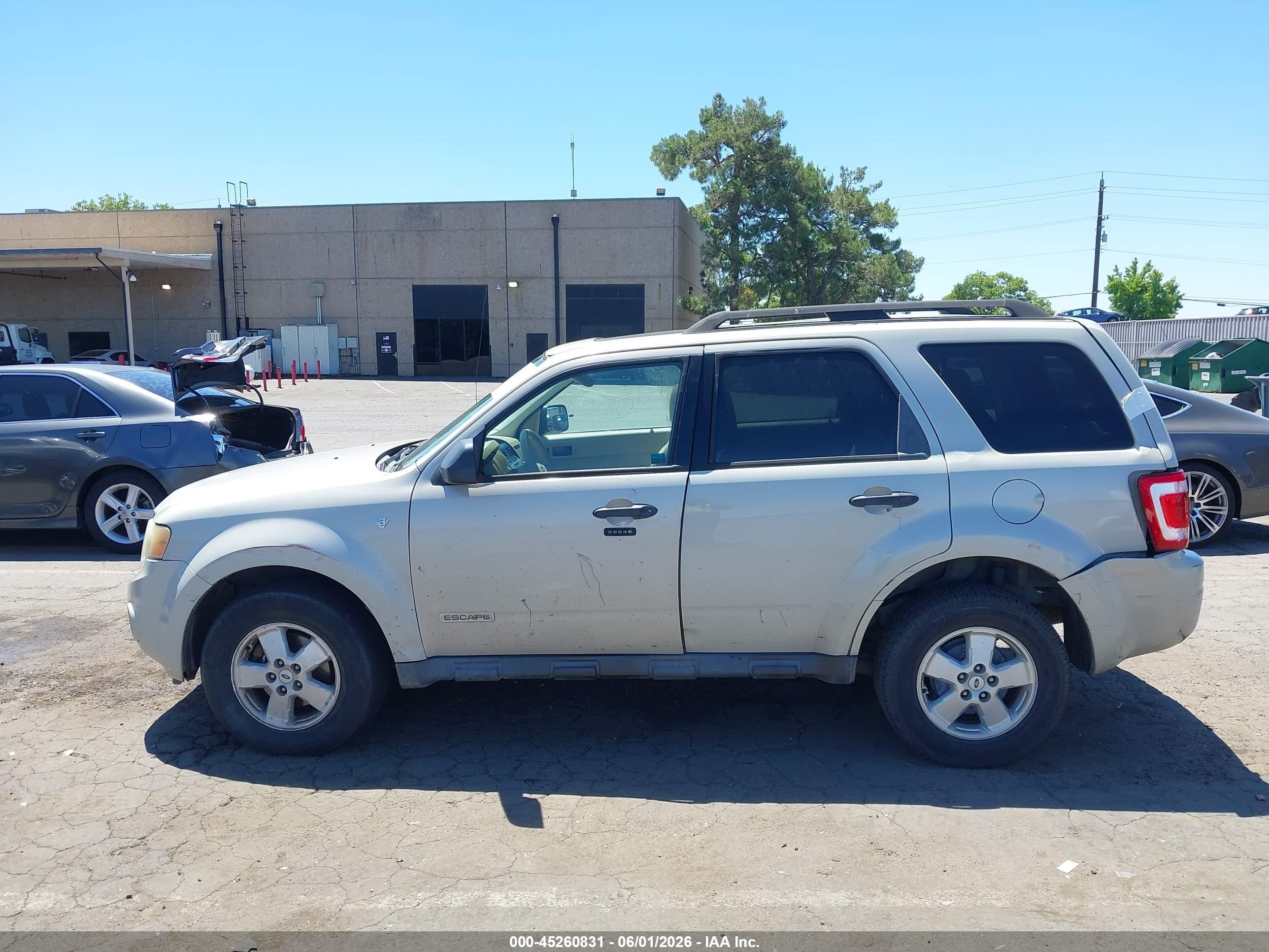 2008 Ford Escape Xlt White vin: 1FMCU03178KC66553