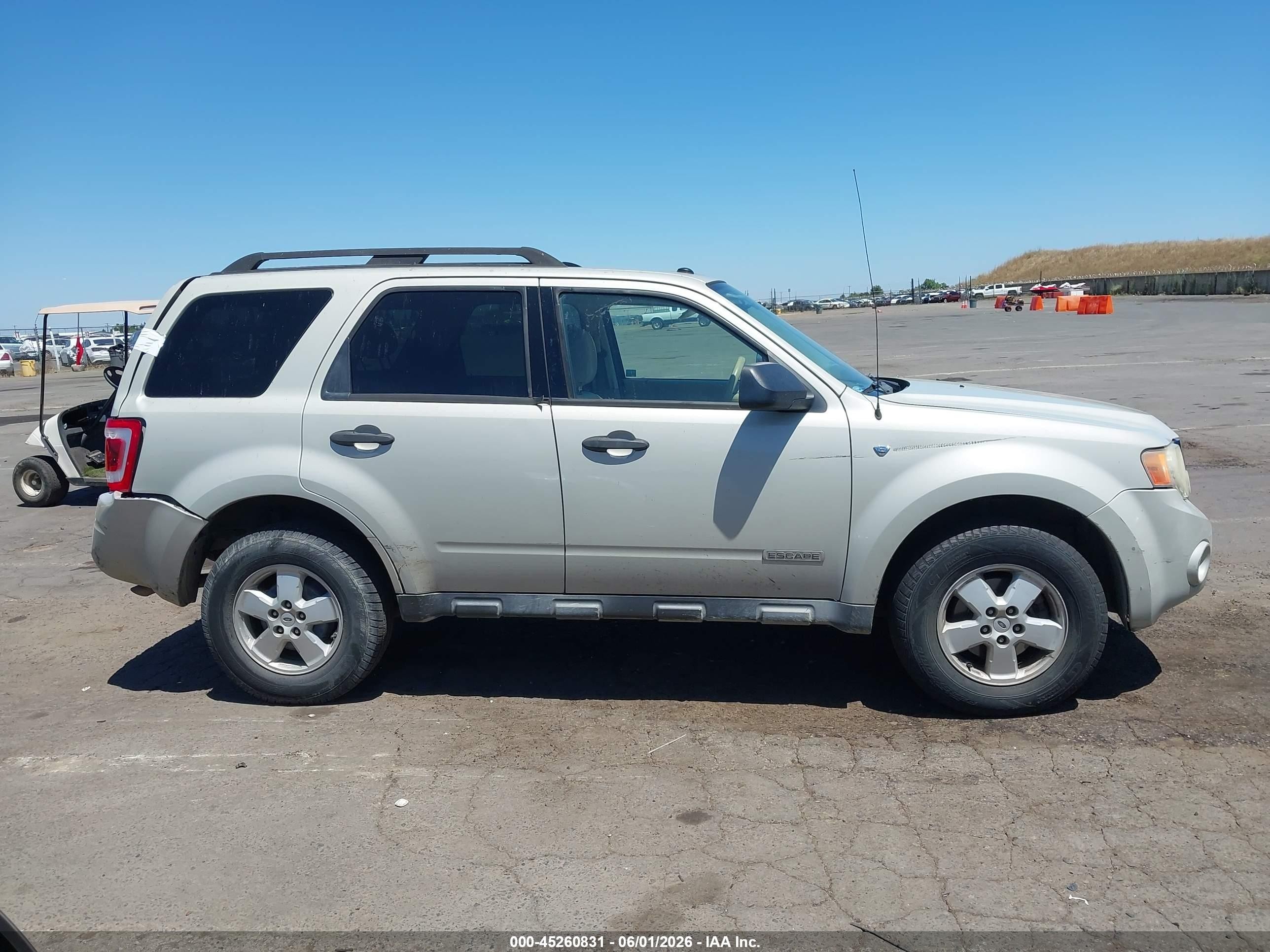2008 Ford Escape Xlt White vin: 1FMCU03178KC66553