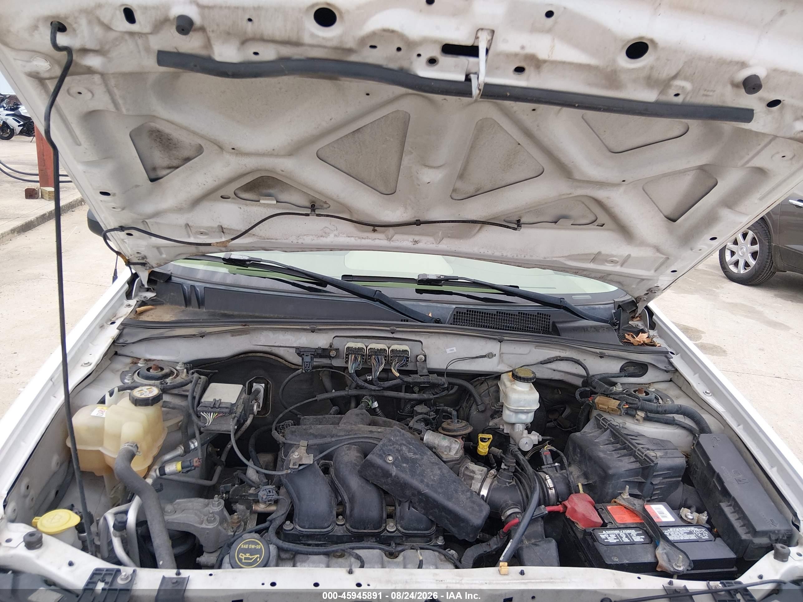 2008 Ford Escape Xlt White vin: 1FMCU03178KD50338