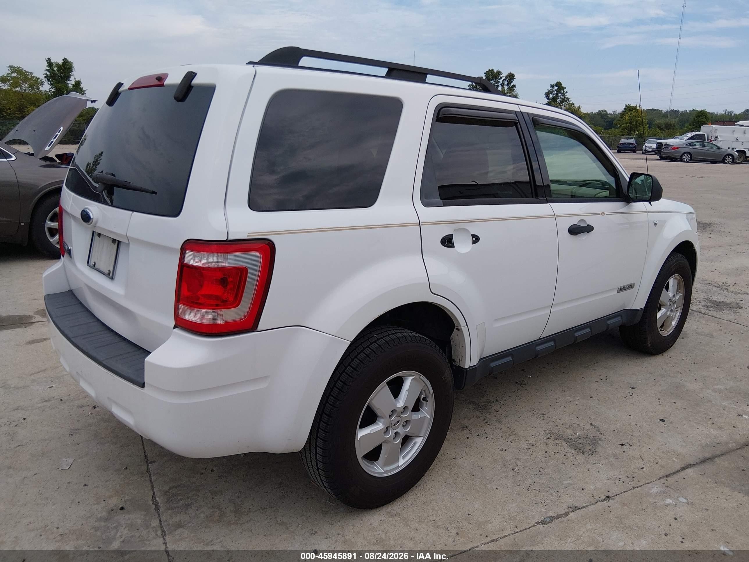 2008 Ford Escape Xlt White vin: 1FMCU03178KD50338