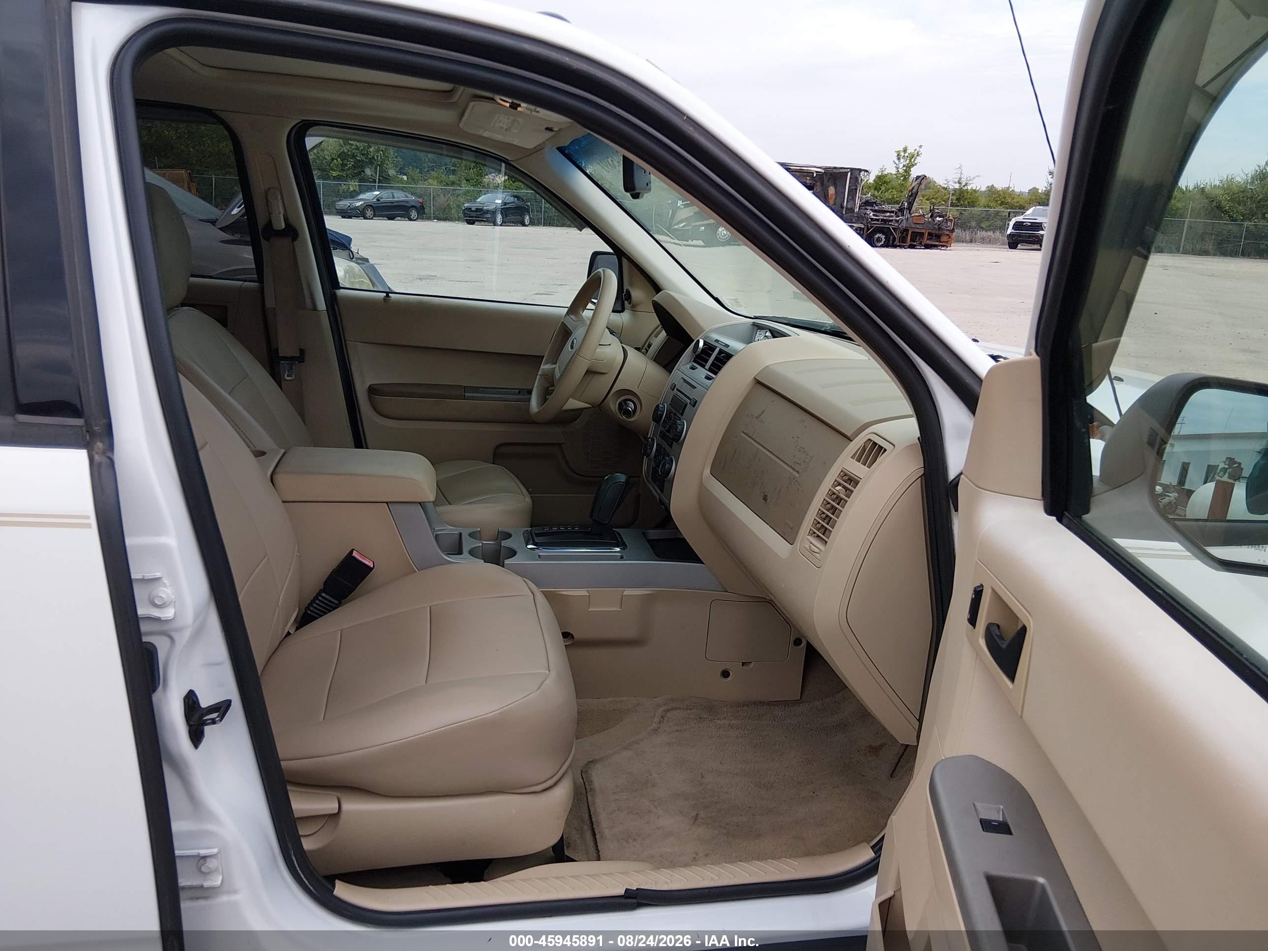 2008 Ford Escape Xlt White vin: 1FMCU03178KD50338