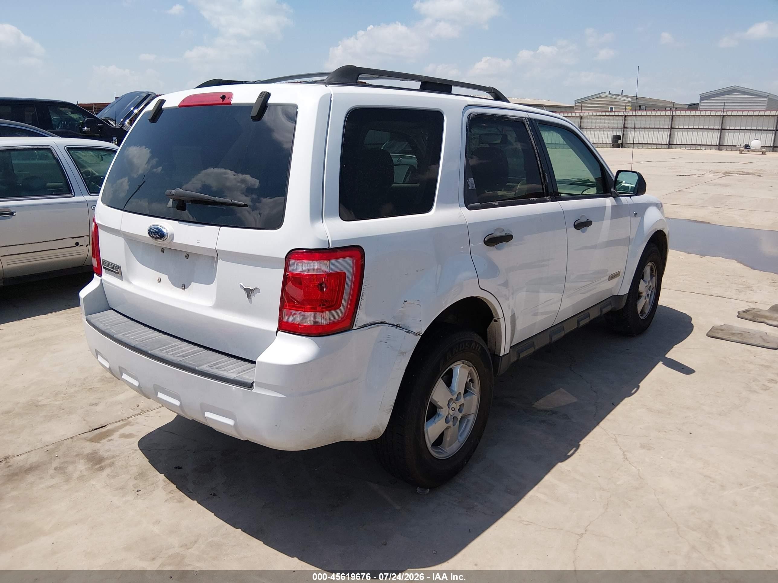 2008 Ford Escape Xlt White vin: 1FMCU03178KE01711