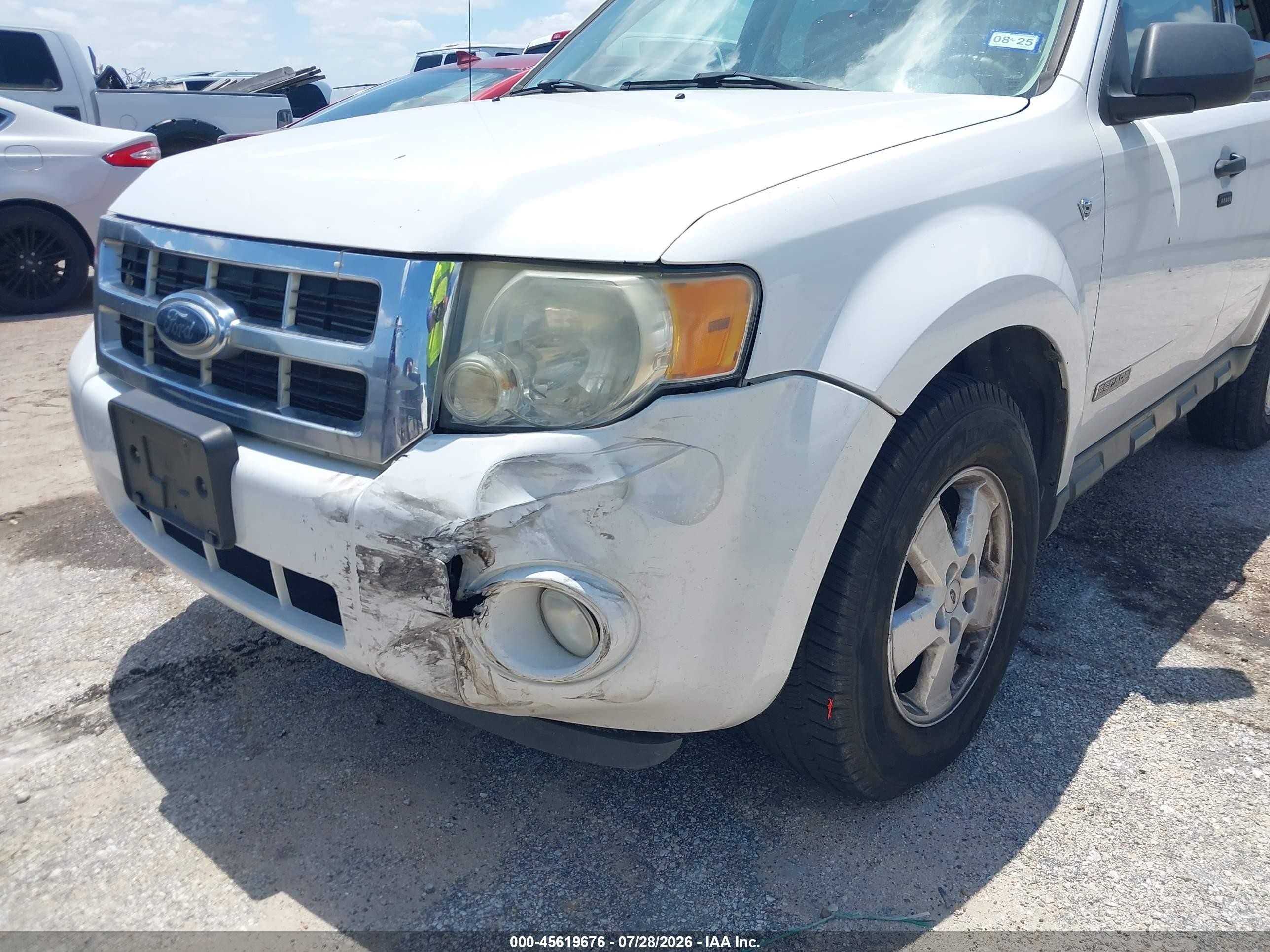 2008 Ford Escape Xlt White vin: 1FMCU03178KE01711