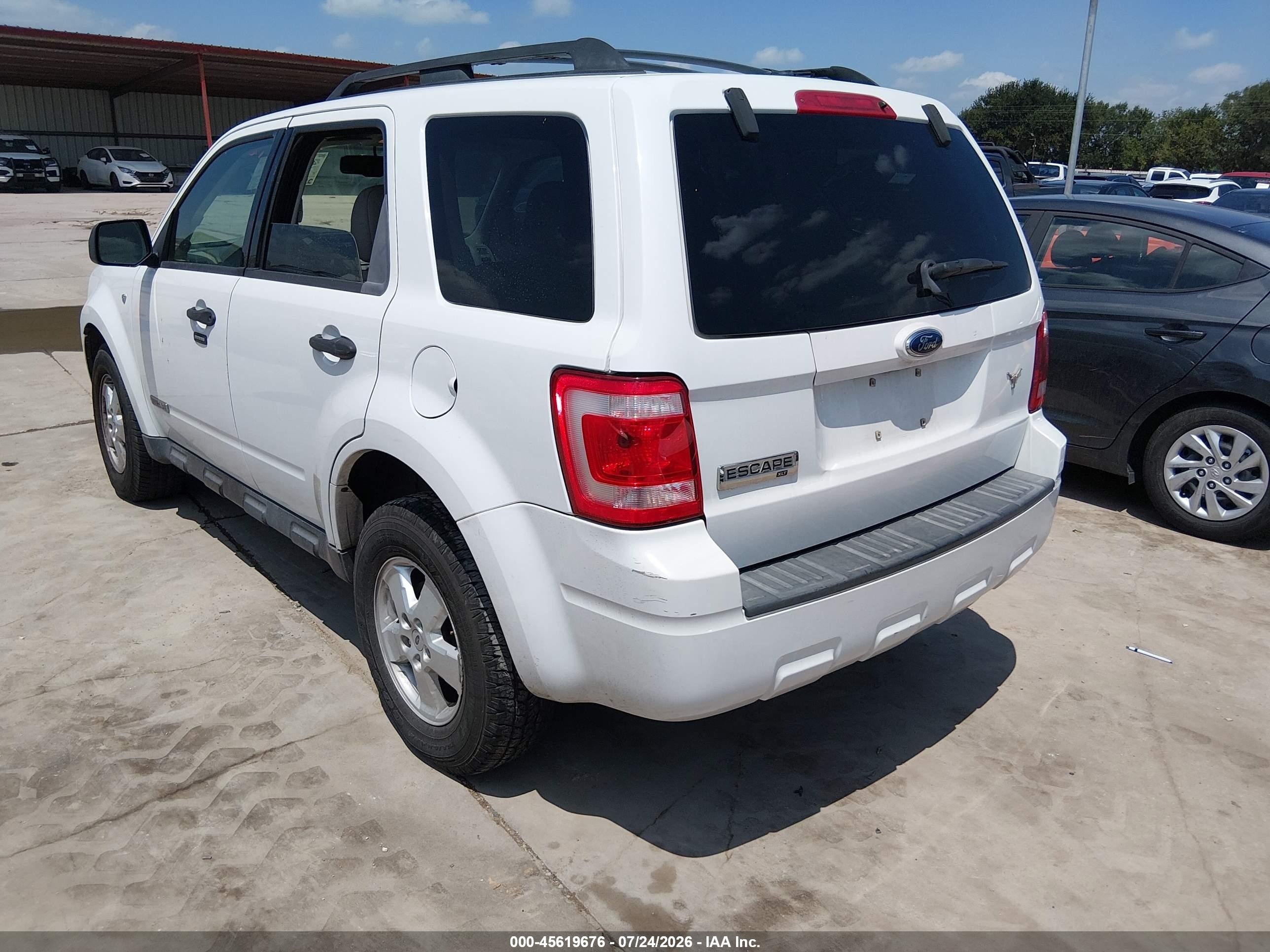 2008 Ford Escape Xlt White vin: 1FMCU03178KE01711