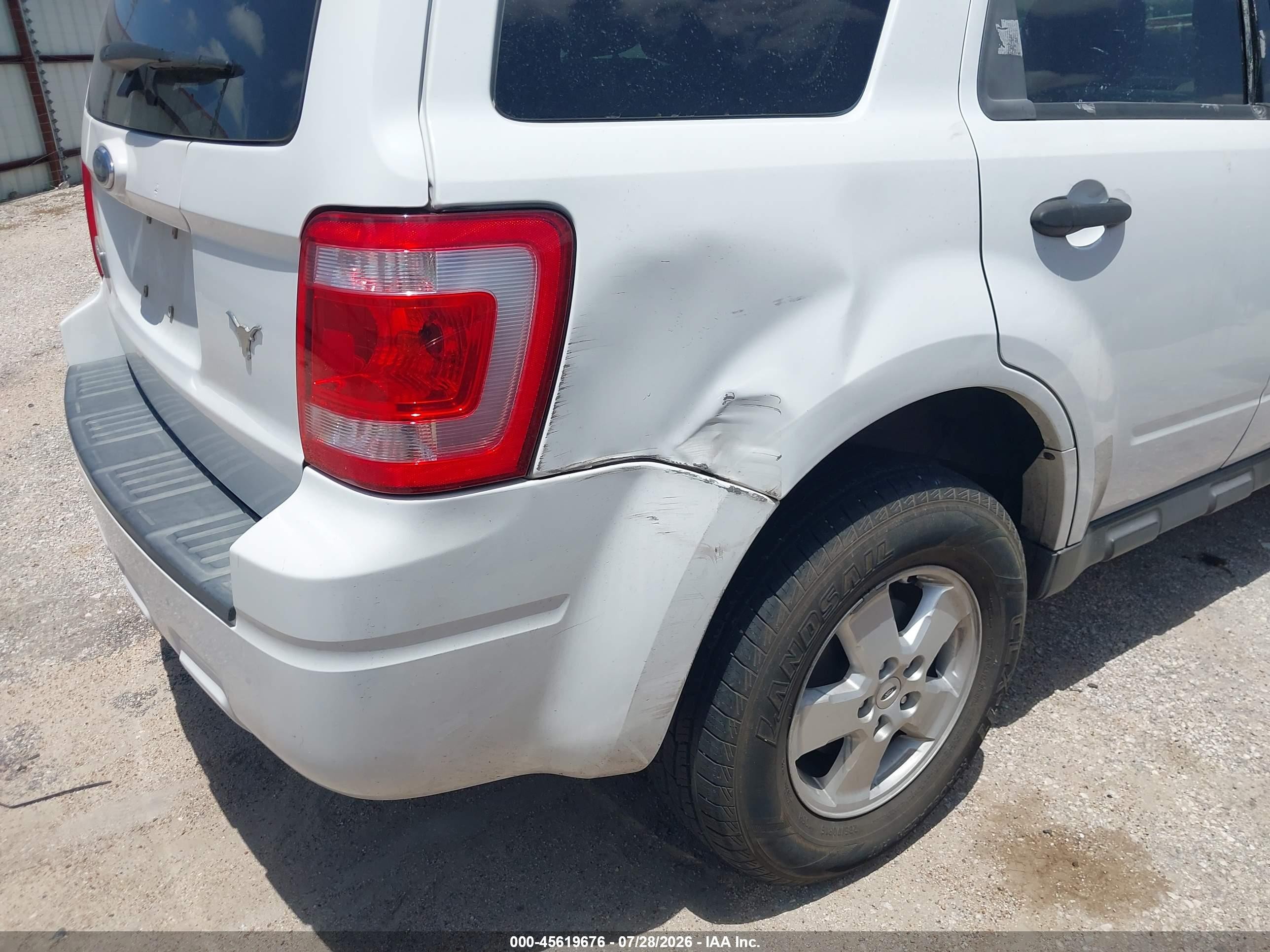 2008 Ford Escape Xlt White vin: 1FMCU03178KE01711