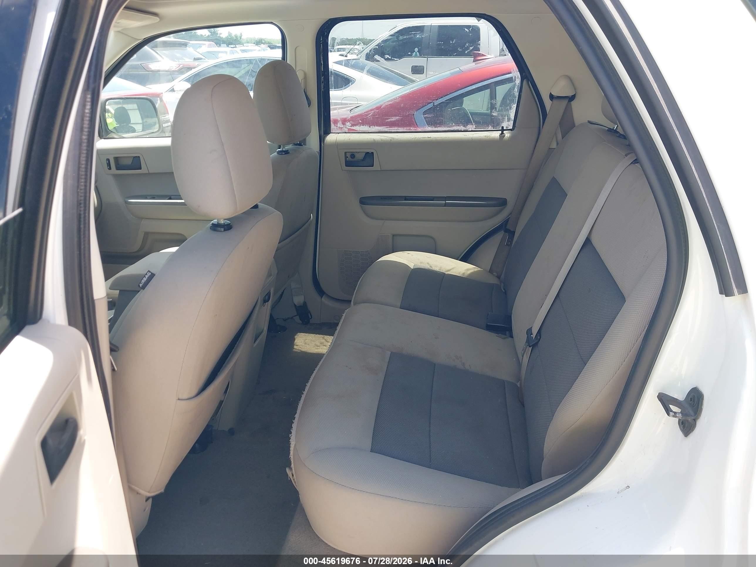 2008 Ford Escape Xlt White vin: 1FMCU03178KE01711