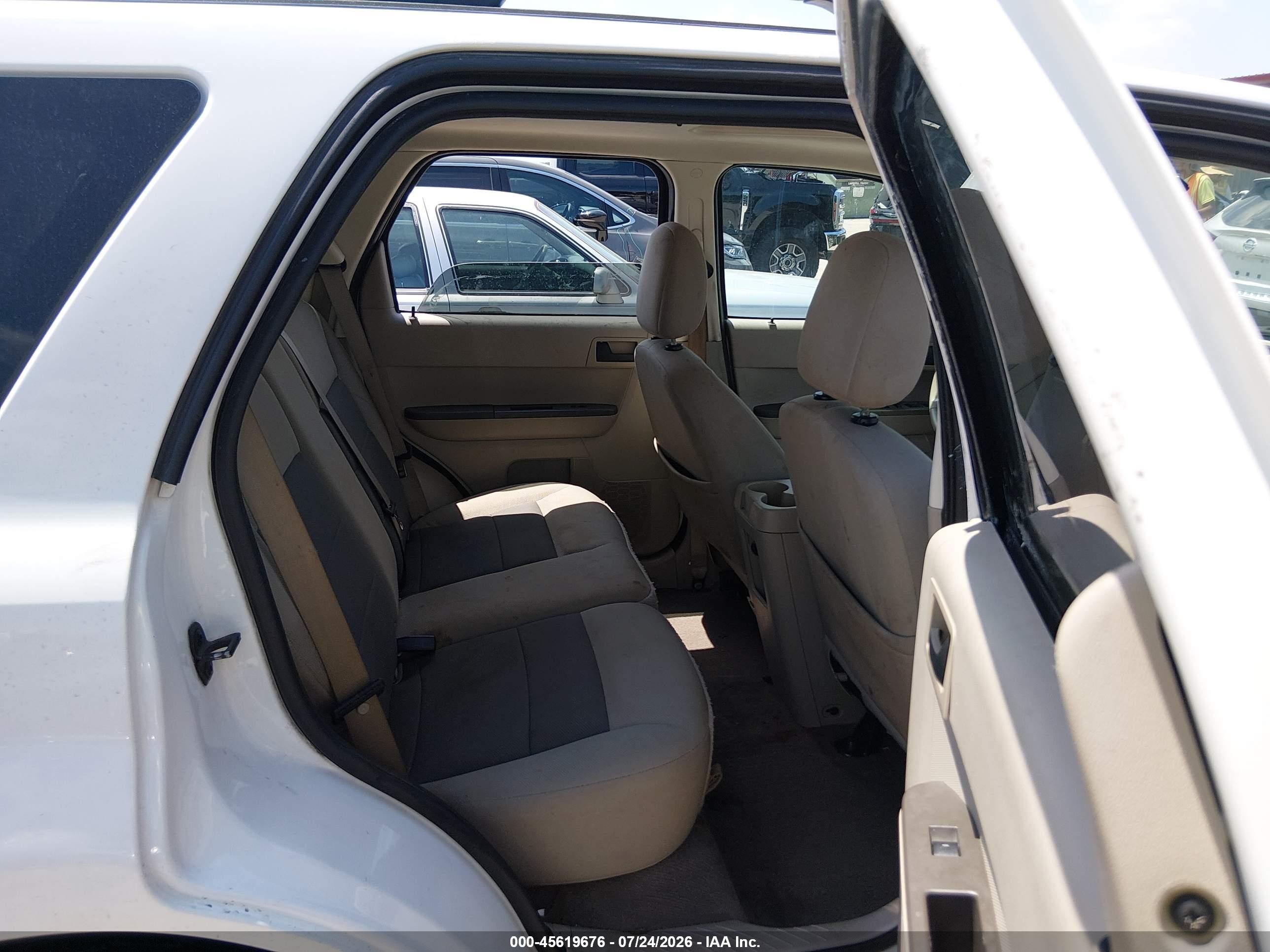 2008 Ford Escape Xlt White vin: 1FMCU03178KE01711